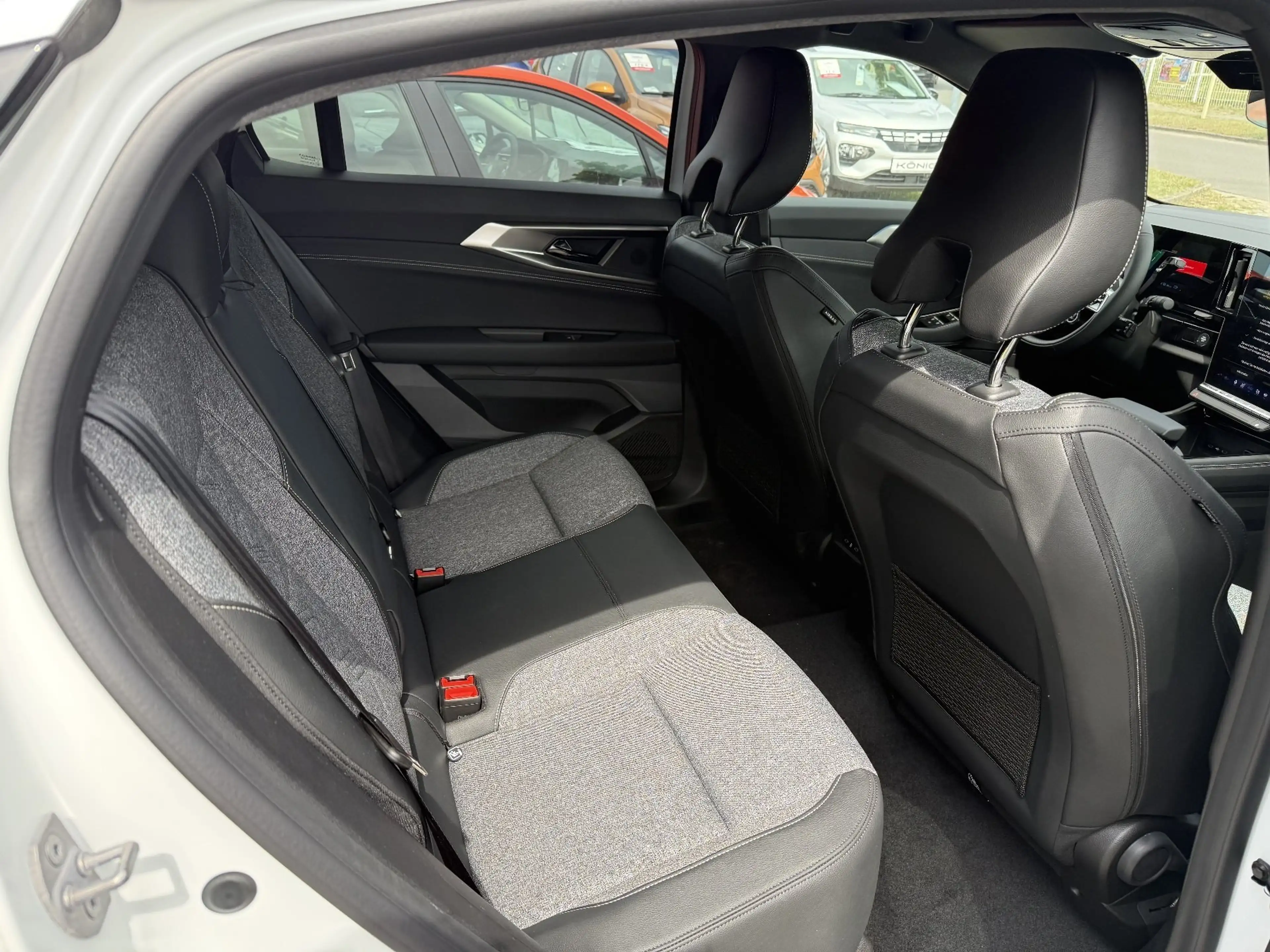 Renault Rafale Techno E-Tech Full Hybrid 200 — photo 10