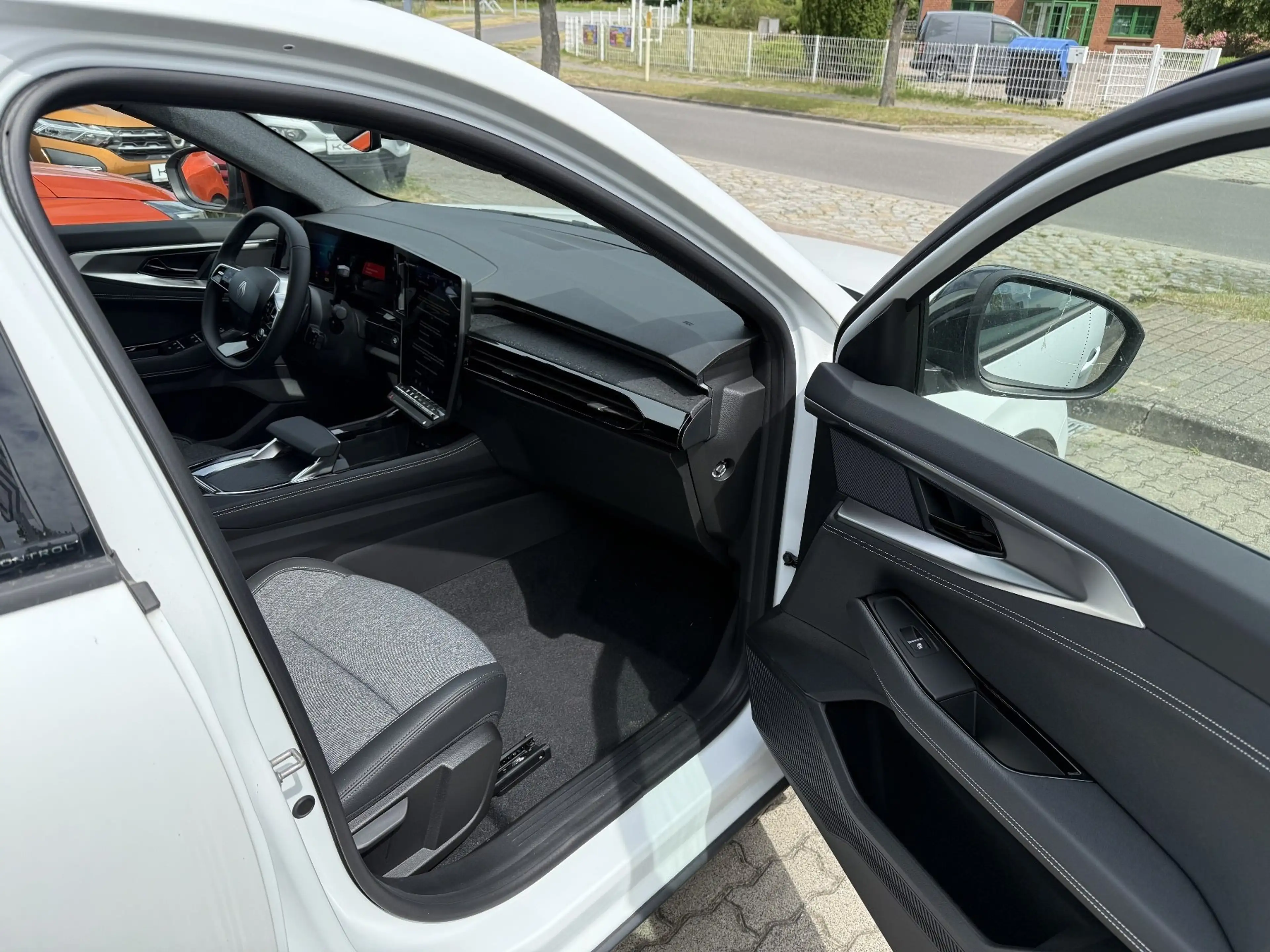 Renault Rafale Techno E-Tech Full Hybrid 200 — photo 6
