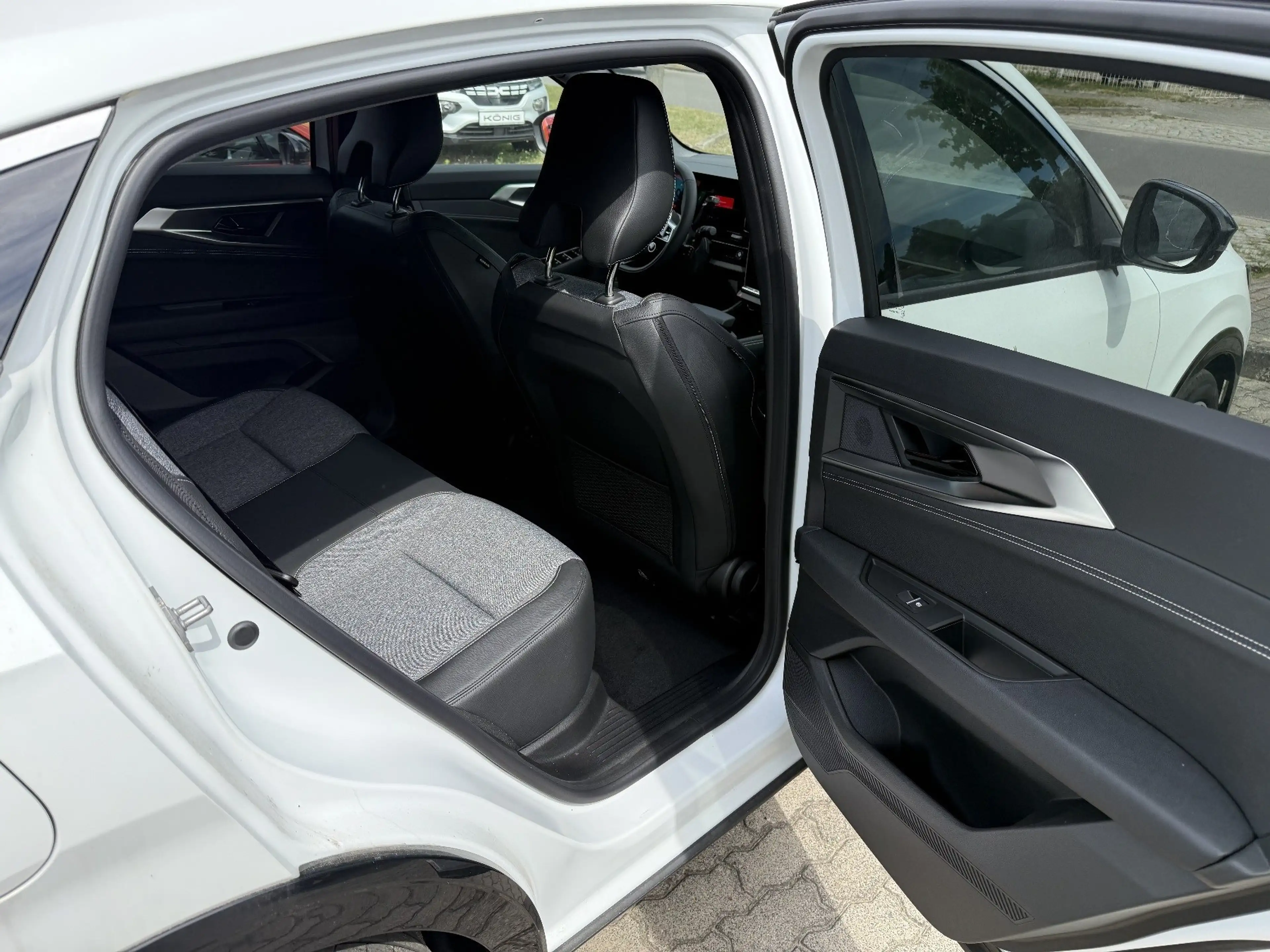 Renault Rafale Techno E-Tech Full Hybrid 200 — photo 9