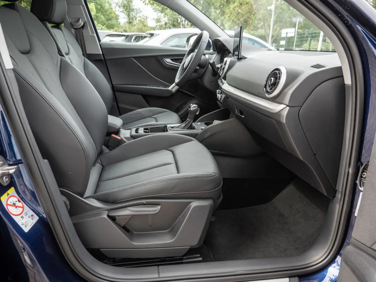Audi Q2 advanced 40 TFSI quattro MATRIX NAVI AHK P Blau - 2