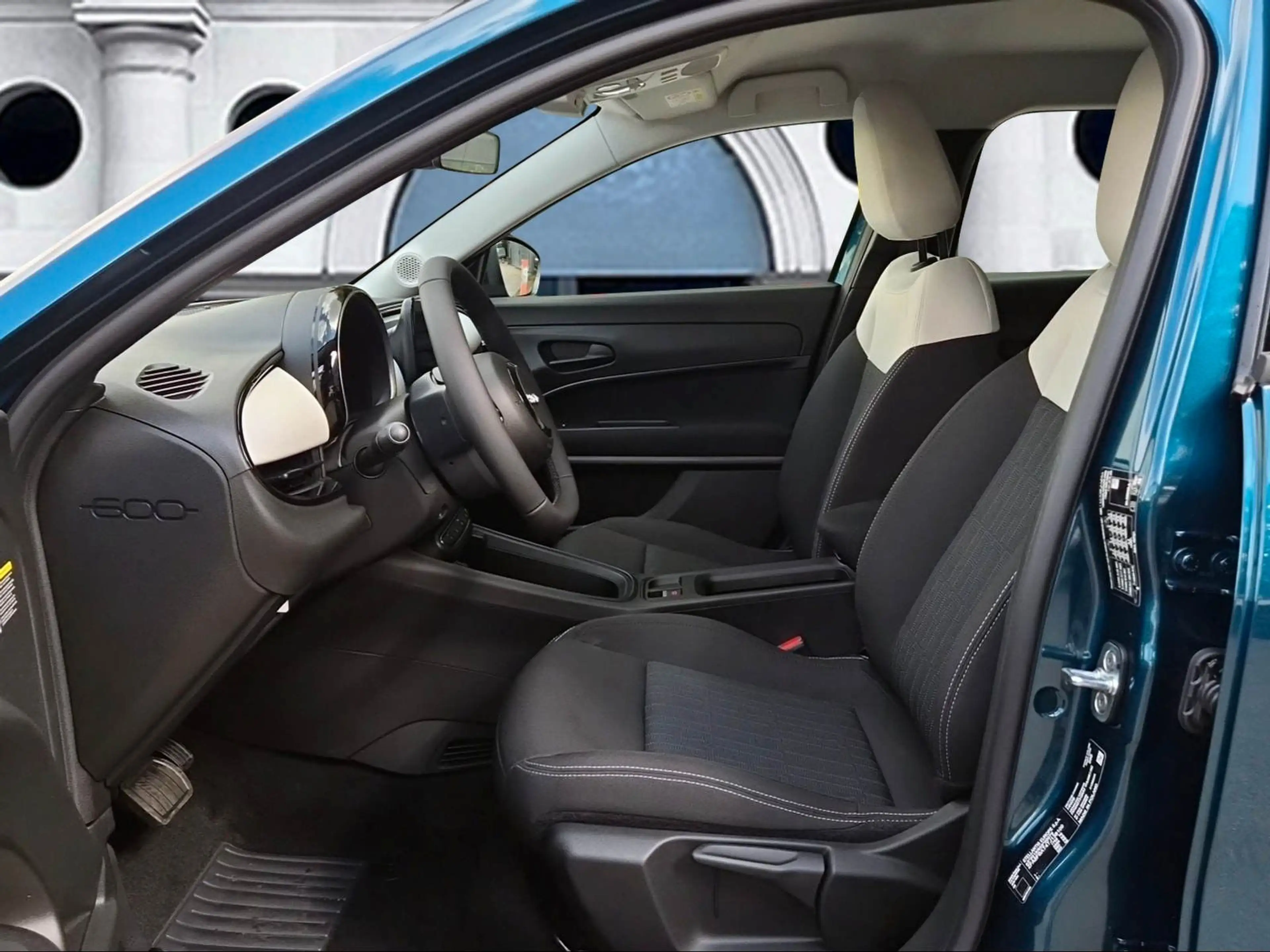 Fiat 600 Hybrid Business Edition mit Allwetterreifen — photo 5