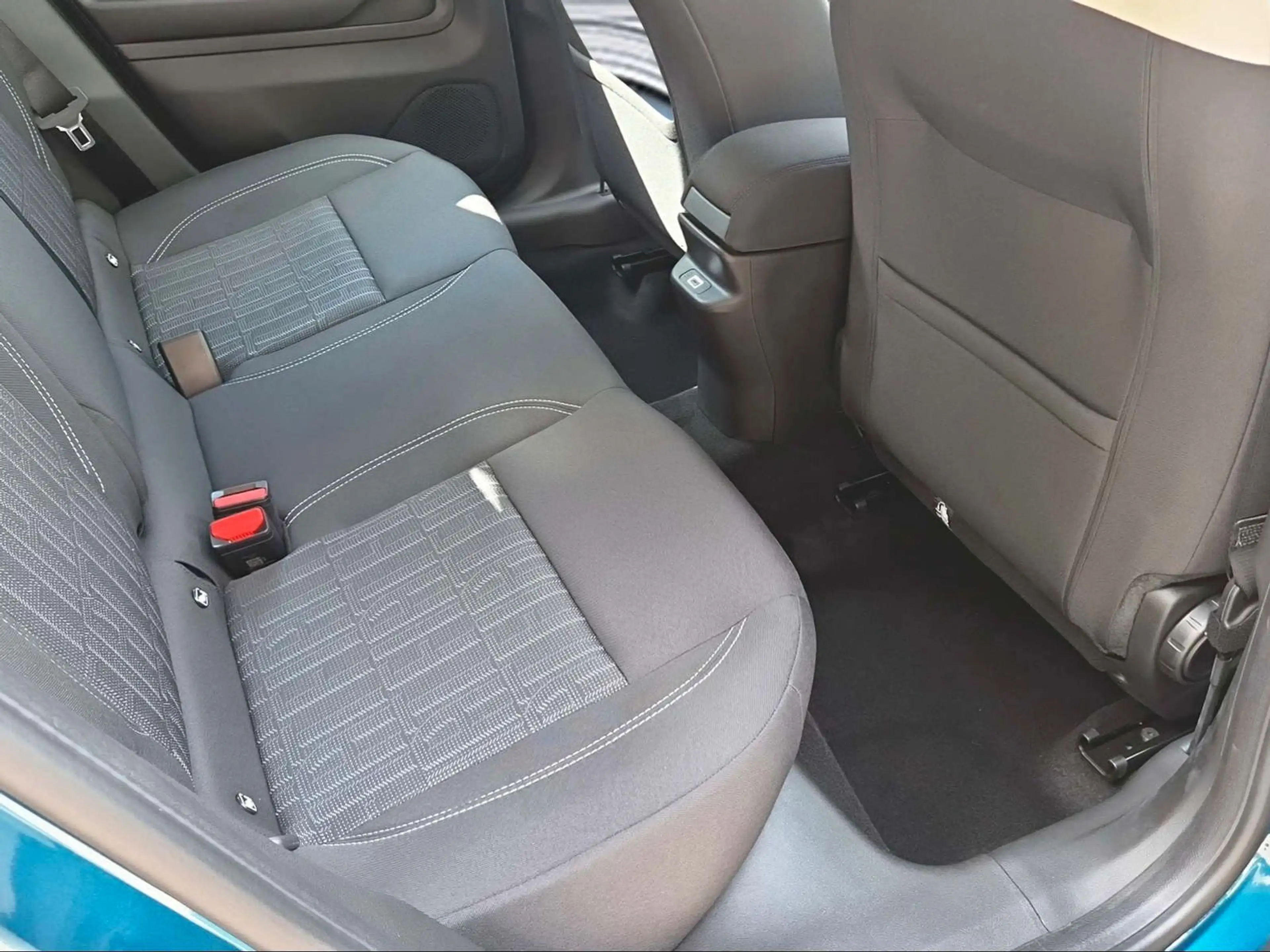 Fiat 600 Hybrid Business Edition mit Allwetterreifen — photo 7