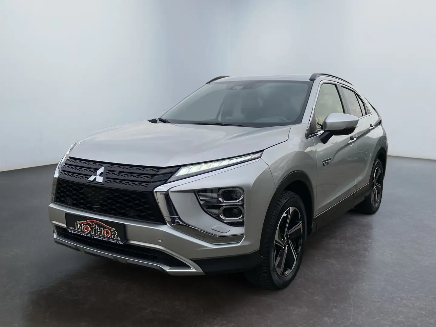 Mitsubishi Eclipse Cross Plus 2.4 PHEV 4WD TEMP PDC NAV KAM Silber - 2