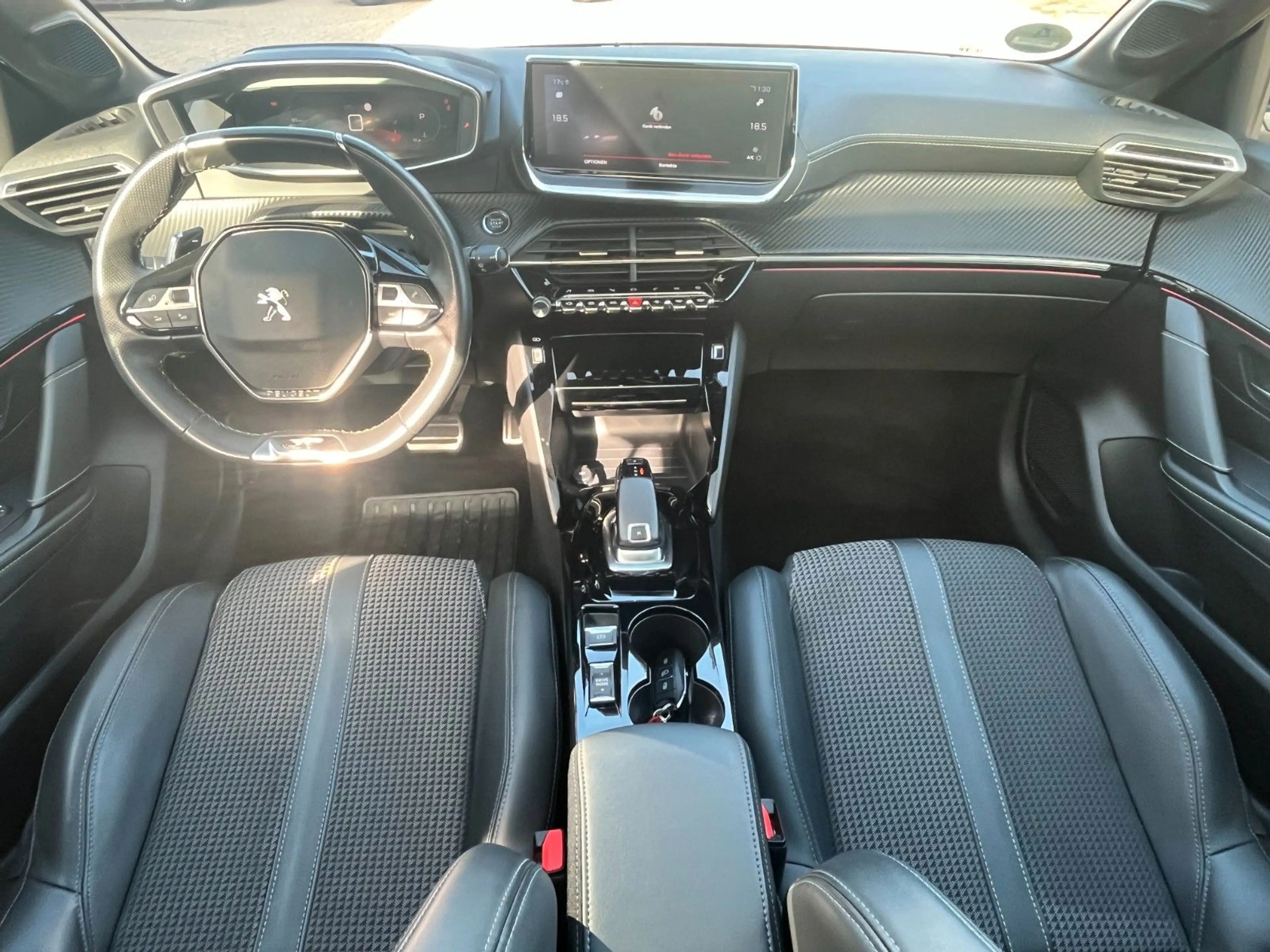 Peugeot 208 GT-LINE 130PS (SHZ, GLASDACH, PDC) — photo 8