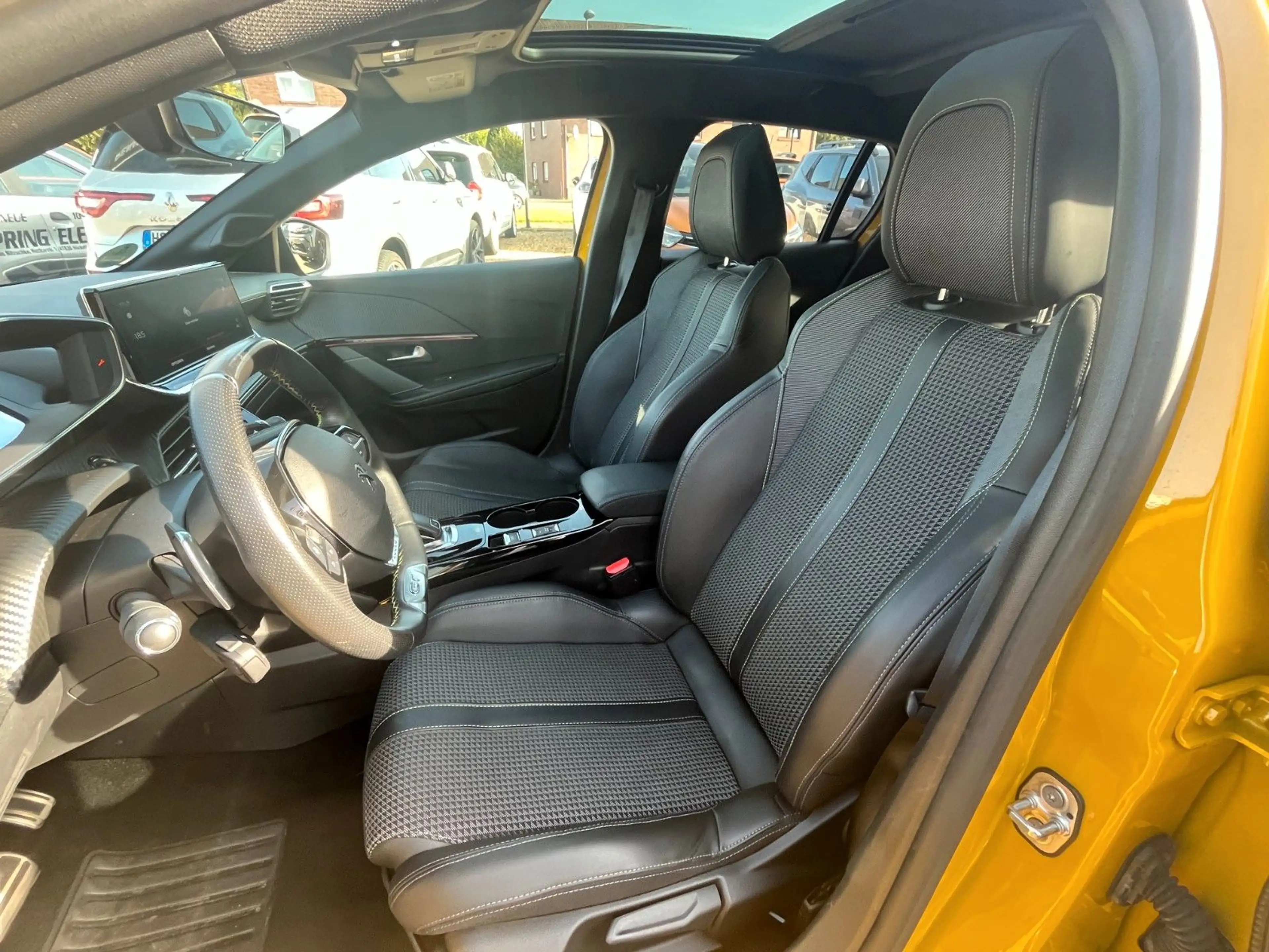 Peugeot 208 GT-LINE 130PS (SHZ, GLASDACH, PDC) — photo 6