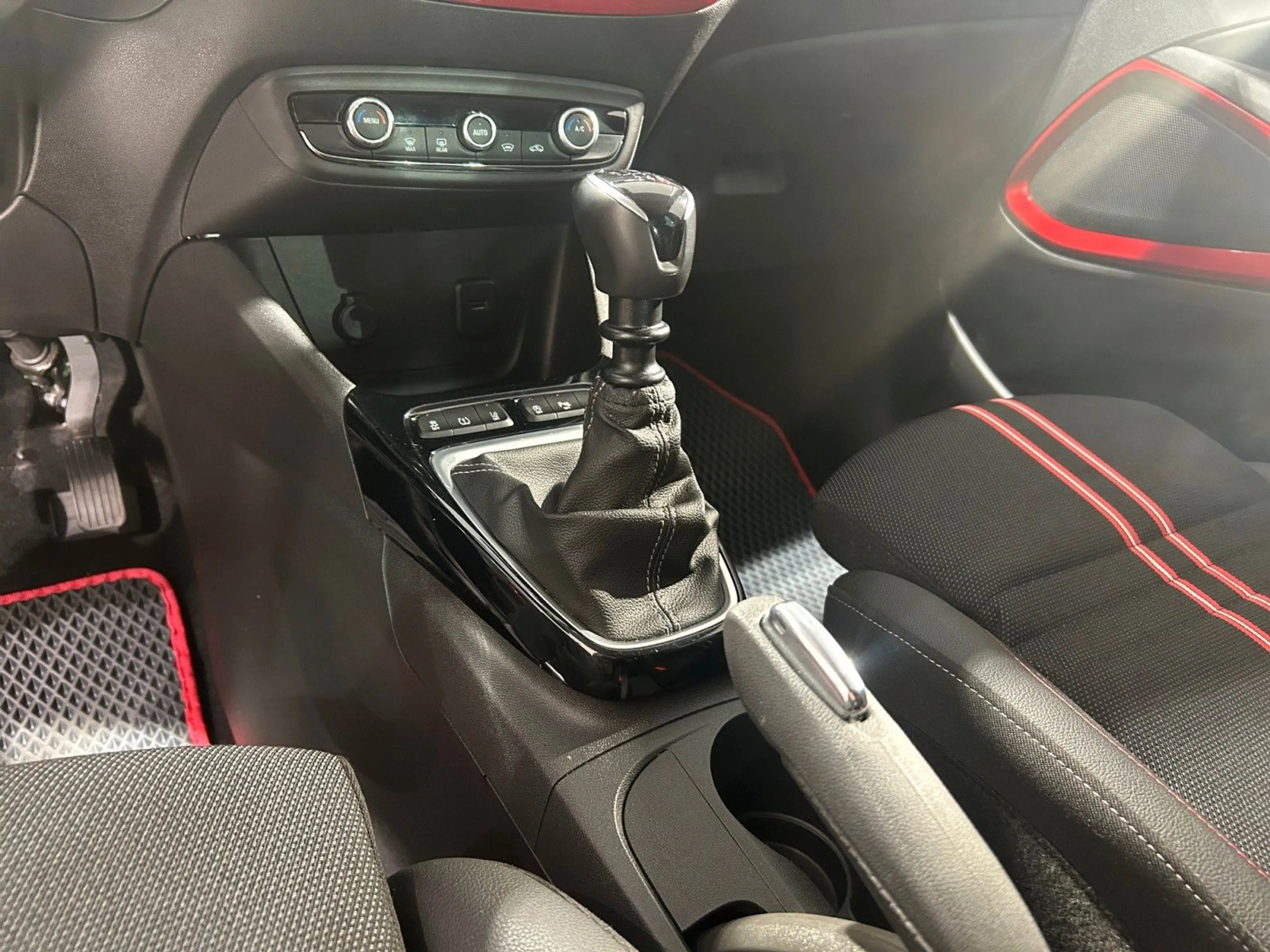 Opel Crossland X 1.2 GS Line SHZ LED KAM PARK — photo 11