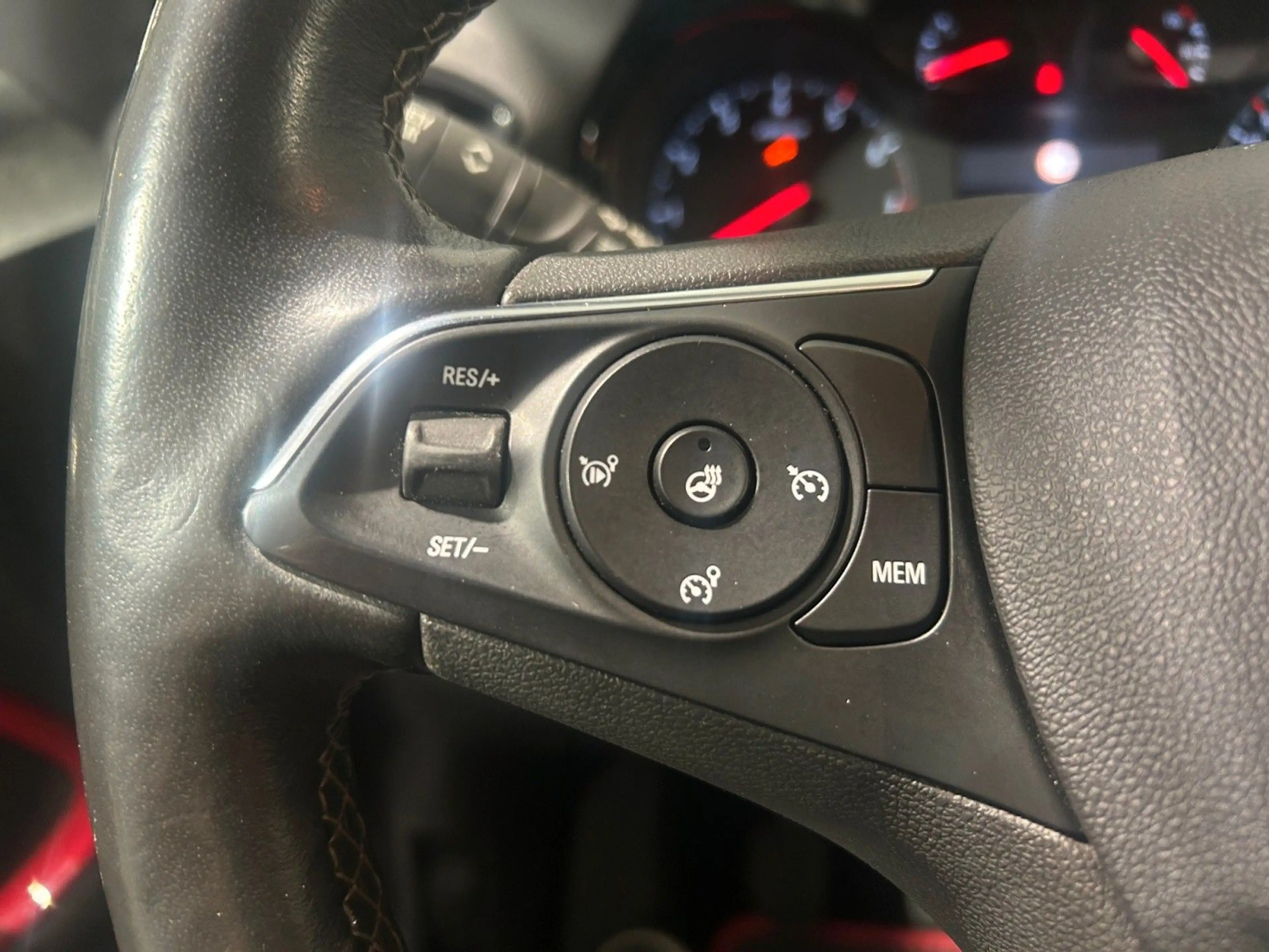 Opel Crossland X 1.2 GS Line SHZ LED KAM PARK — photo 13