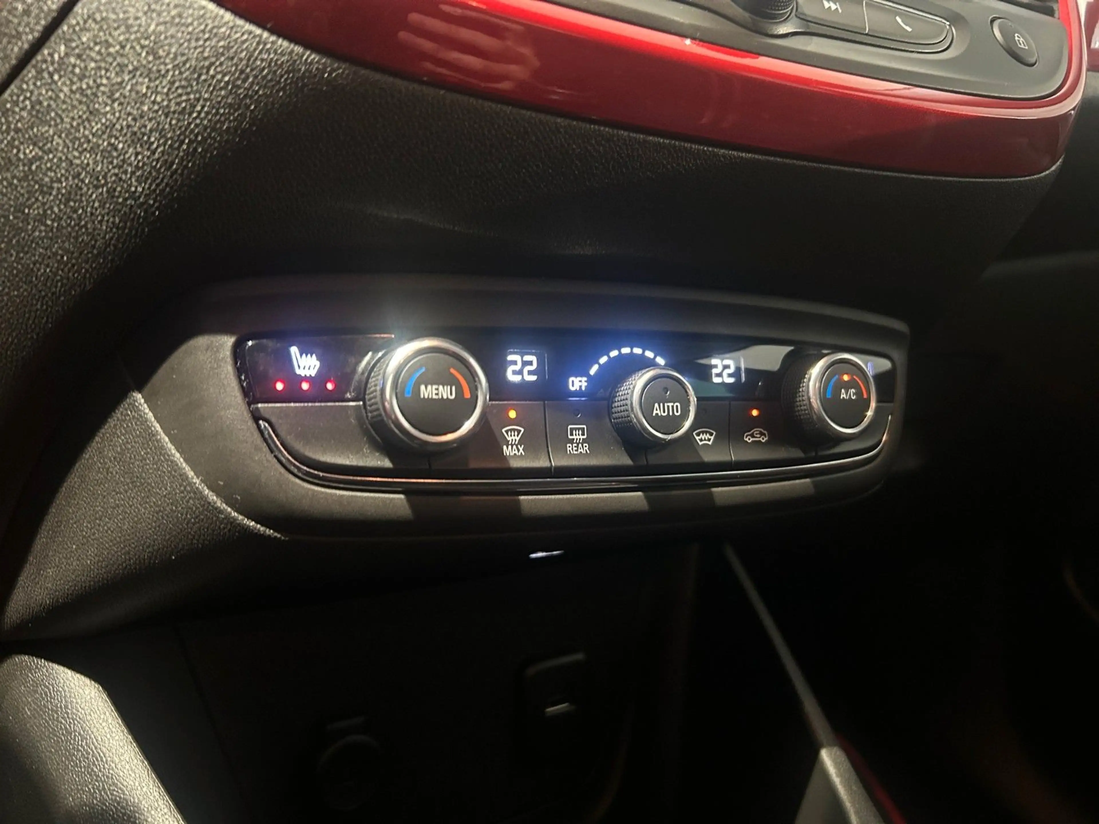 Opel Crossland X 1.2 GS Line SHZ LED KAM PARK — photo 15