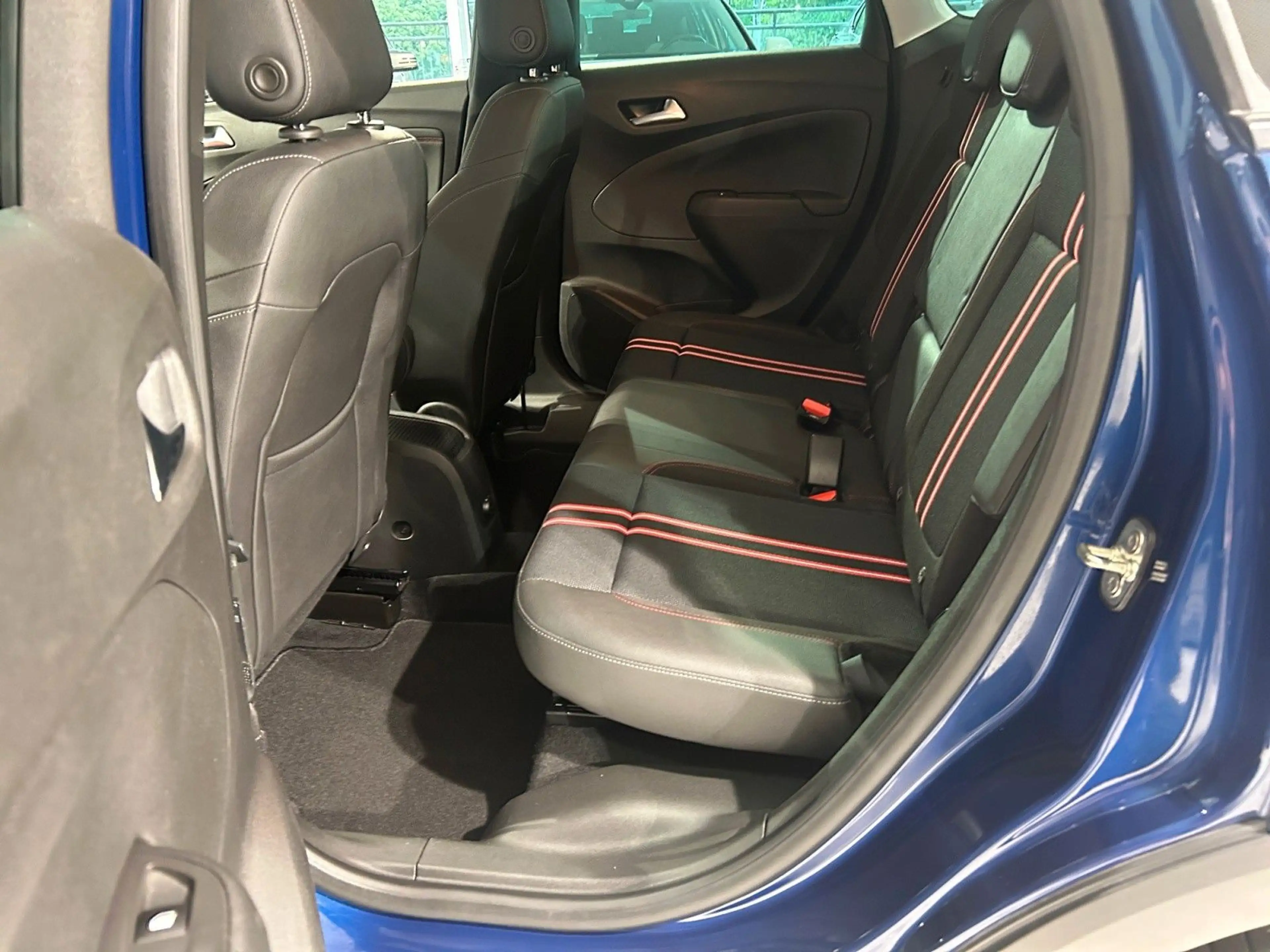 Opel Crossland X 1.2 GS Line SHZ LED KAM PARK — photo 8