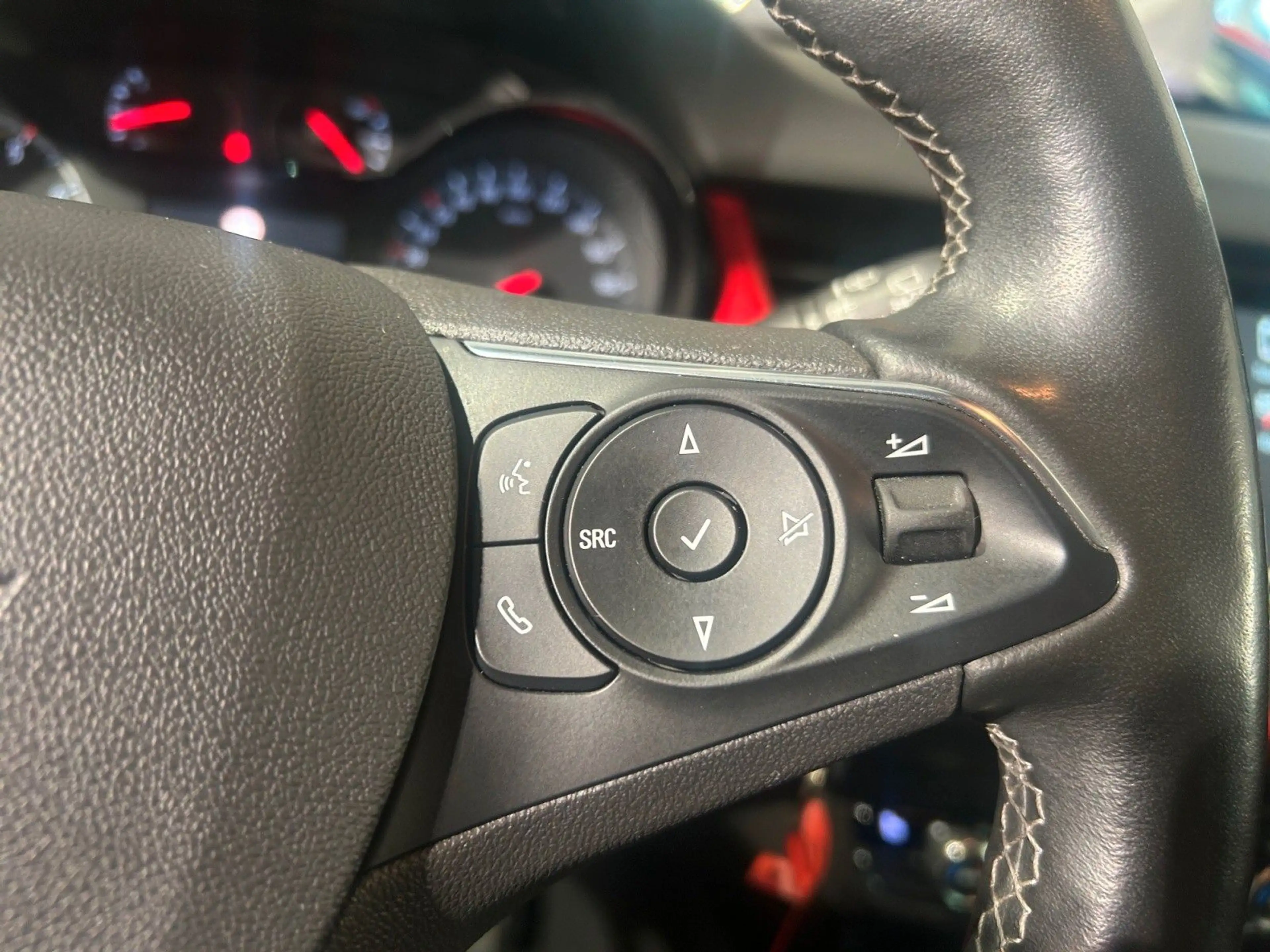 Opel Crossland X 1.2 GS Line SHZ LED KAM PARK — photo 14