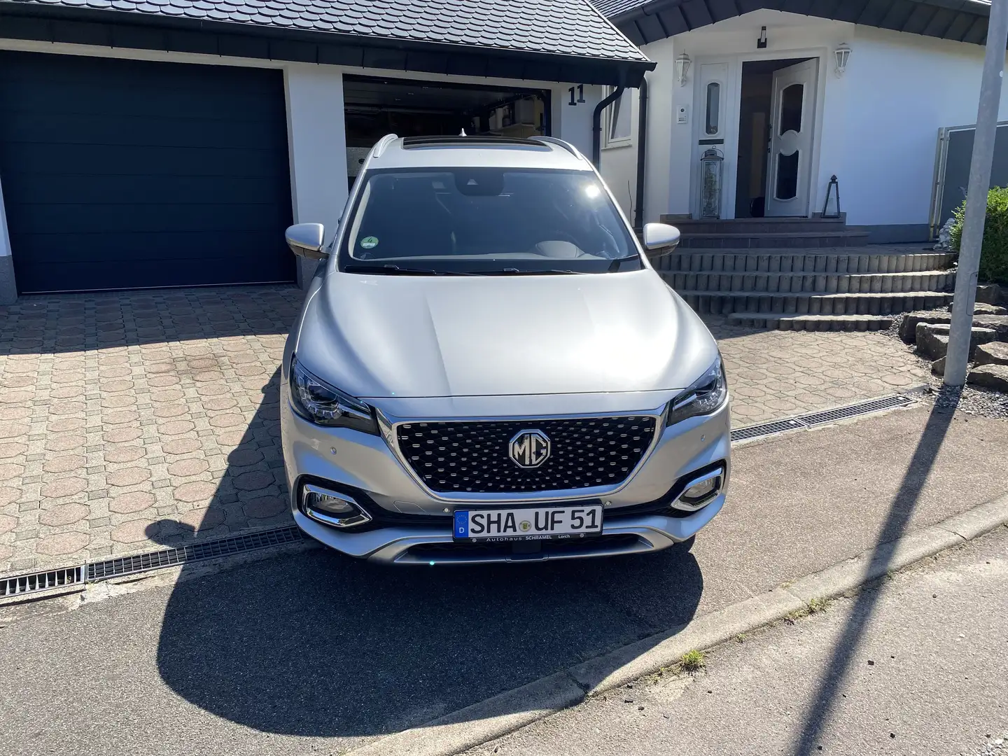MG EHS PHEV Luxury mit AHK und Winterräder - 1