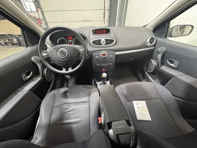 Renault Clio view 11