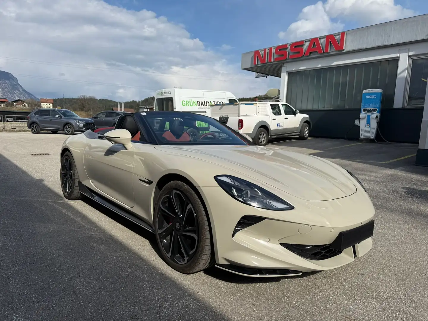 MG Cyberster GT 77kWh Allrad Beige - 2