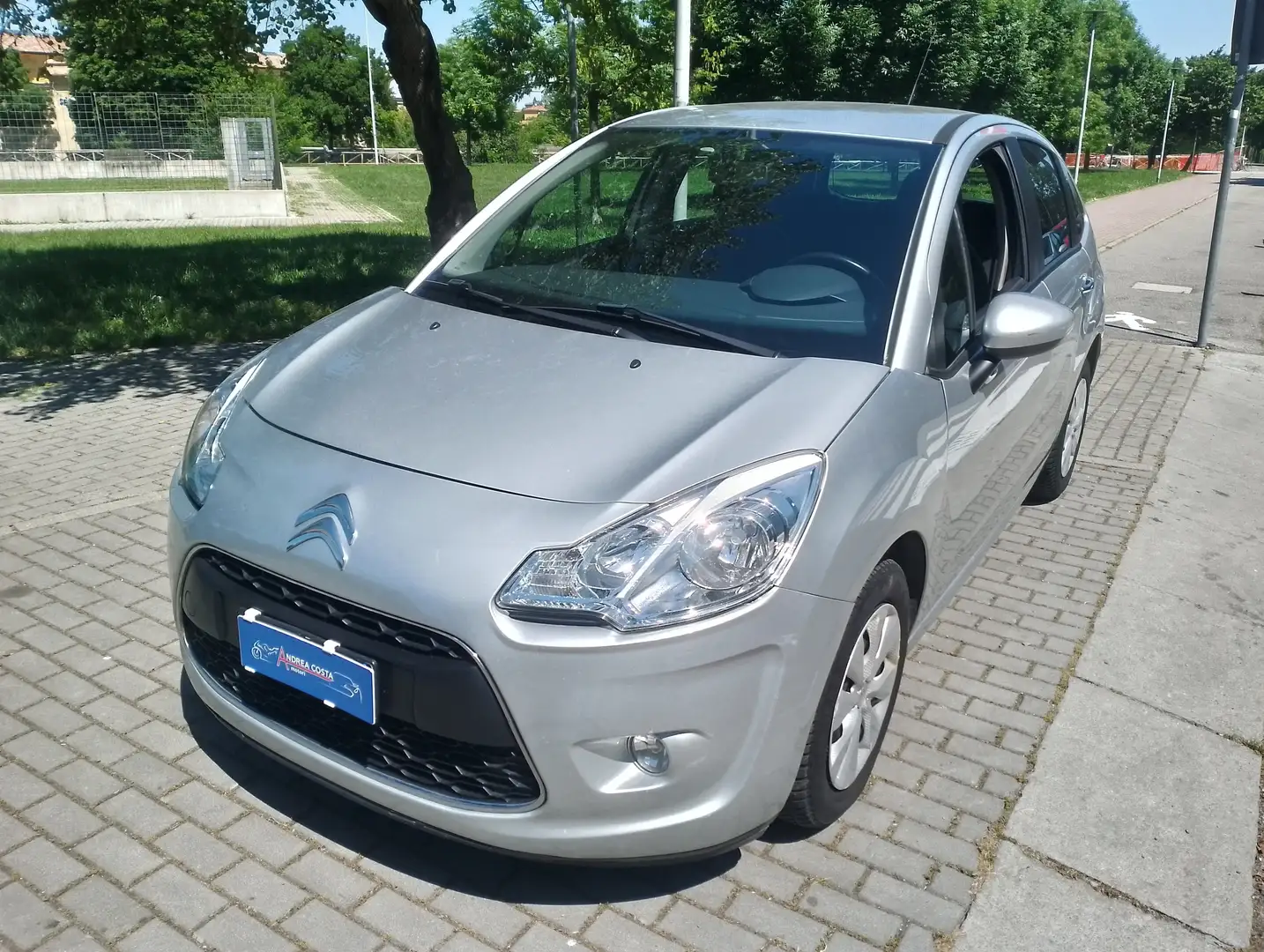 Citroen C3 1.1 44kw Exclusive Silber - 1