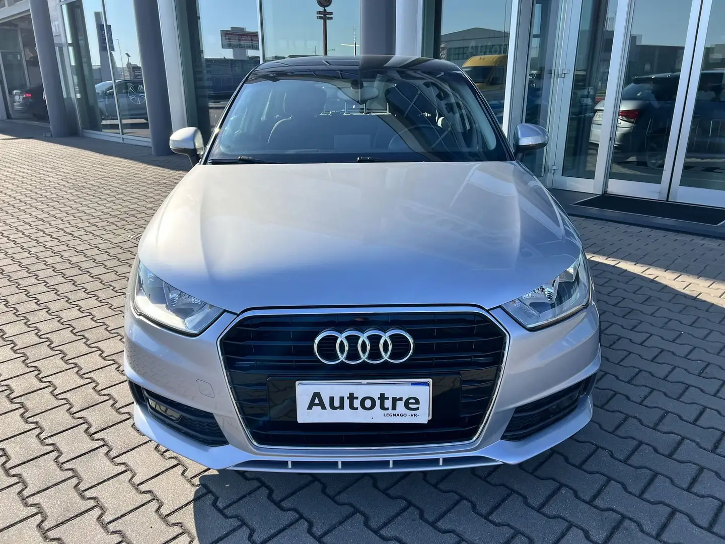 Audi A1 SPB 1.0 82CV TFSI ultra Admired Argento - 2