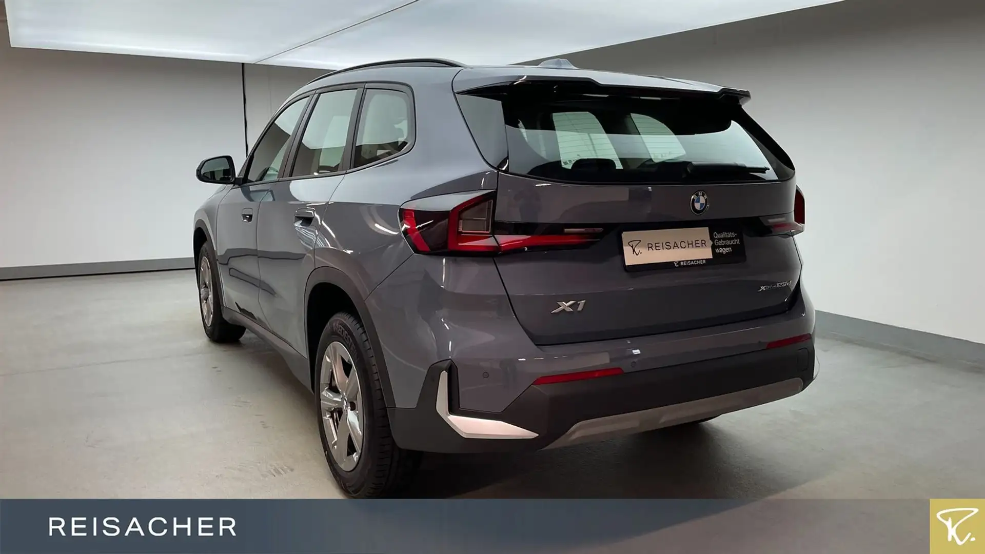 BMW X1 xDrive23d A LCPlus PA adaptLED Keyless Grau - 2