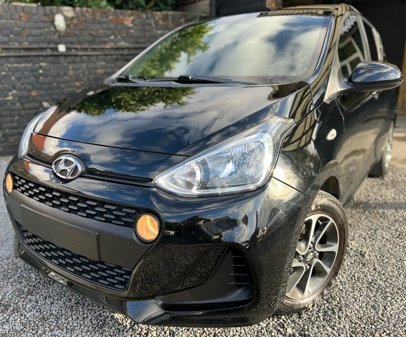 Hyundai i10 1.0i Twist GO! + CAR-PASS + CLIM + NAVIGATION Noir - 1