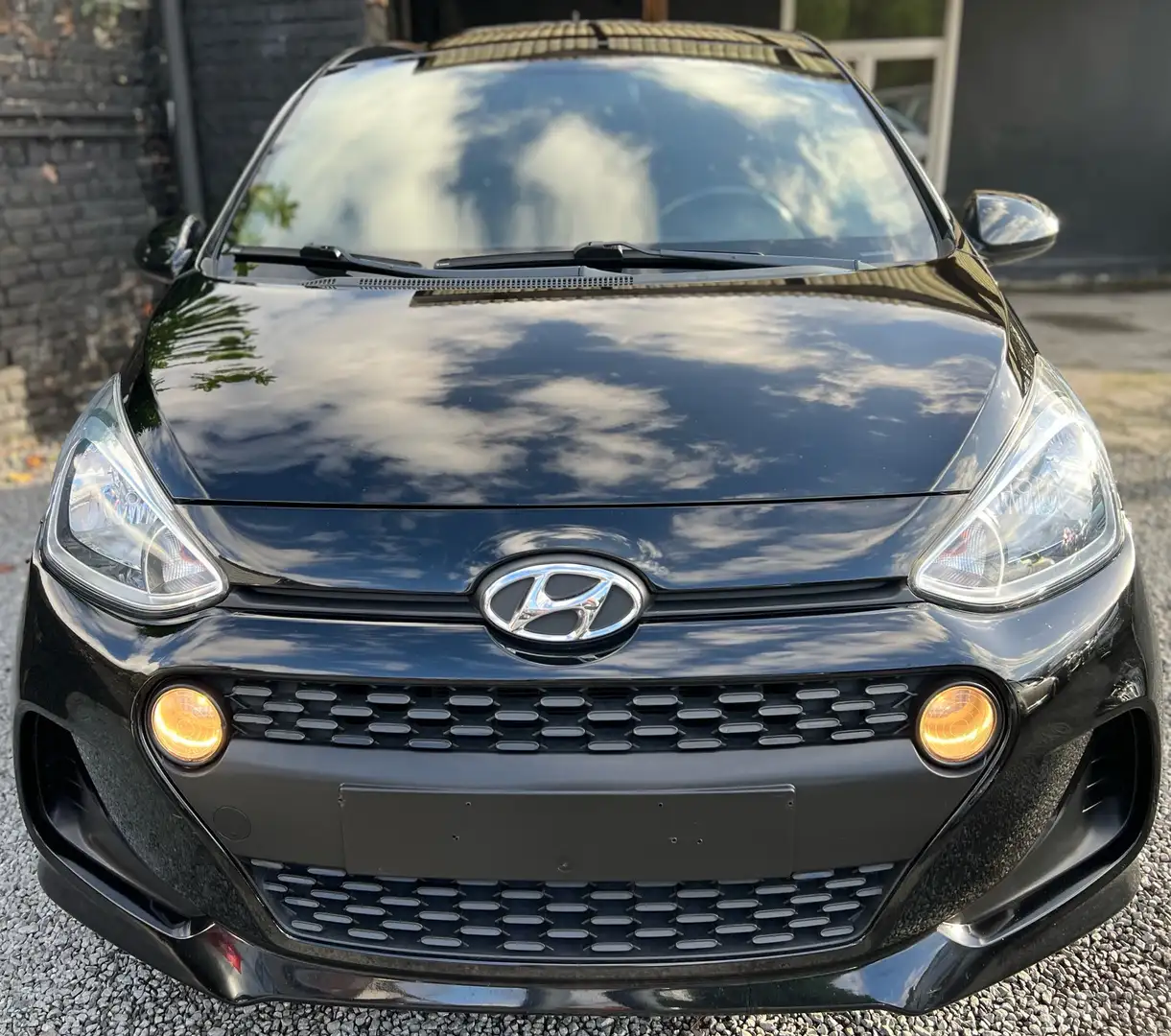 Hyundai i10 1.0i Twist GO! + CAR-PASS + CLIM + NAVIGATION Noir - 2
