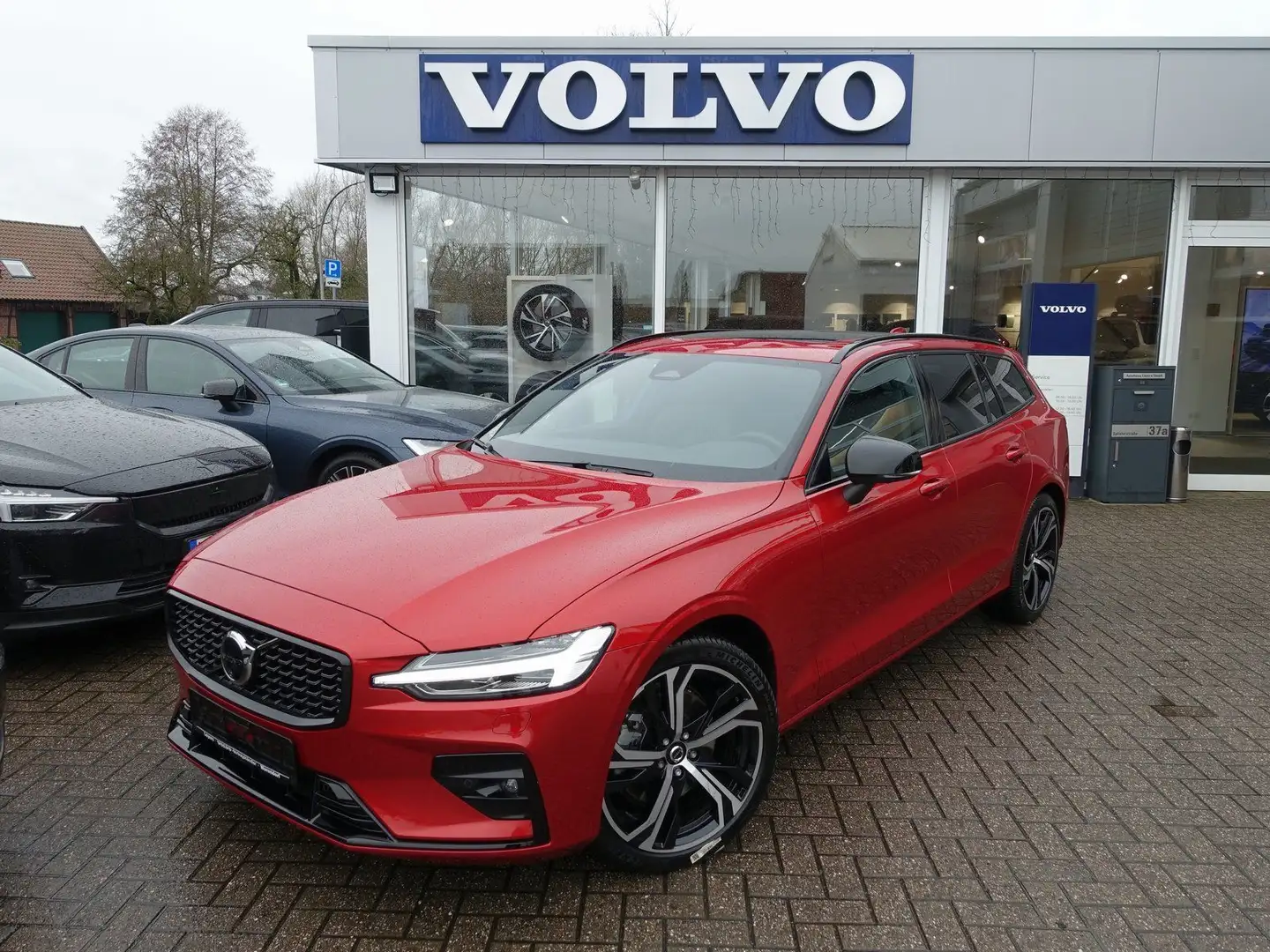 Volvo V60 Plus Dark B4 Mild-Hybrid PANO/360°KAM/BLIS Rot - 1