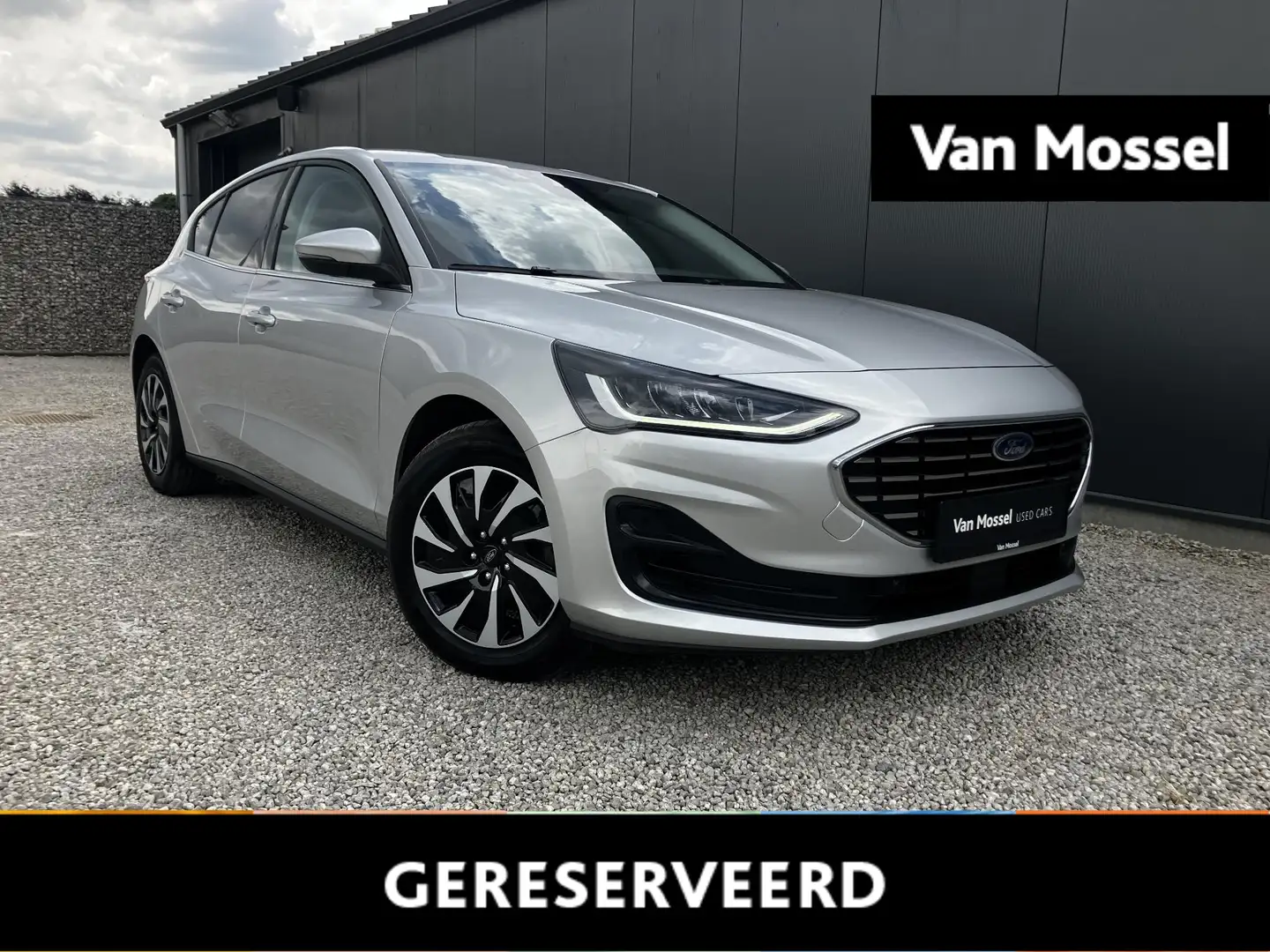 Ford Focus Titanium l CARPLAY l CAMERA l ZETELVERWARMING l Zilver - 1