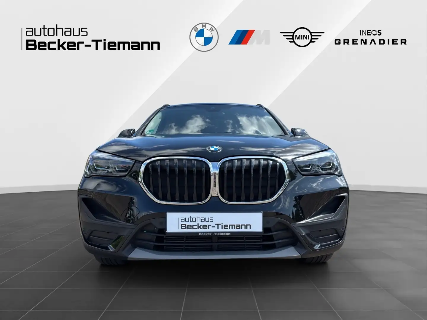 BMW X1 xDrive18d Schwarz - 2