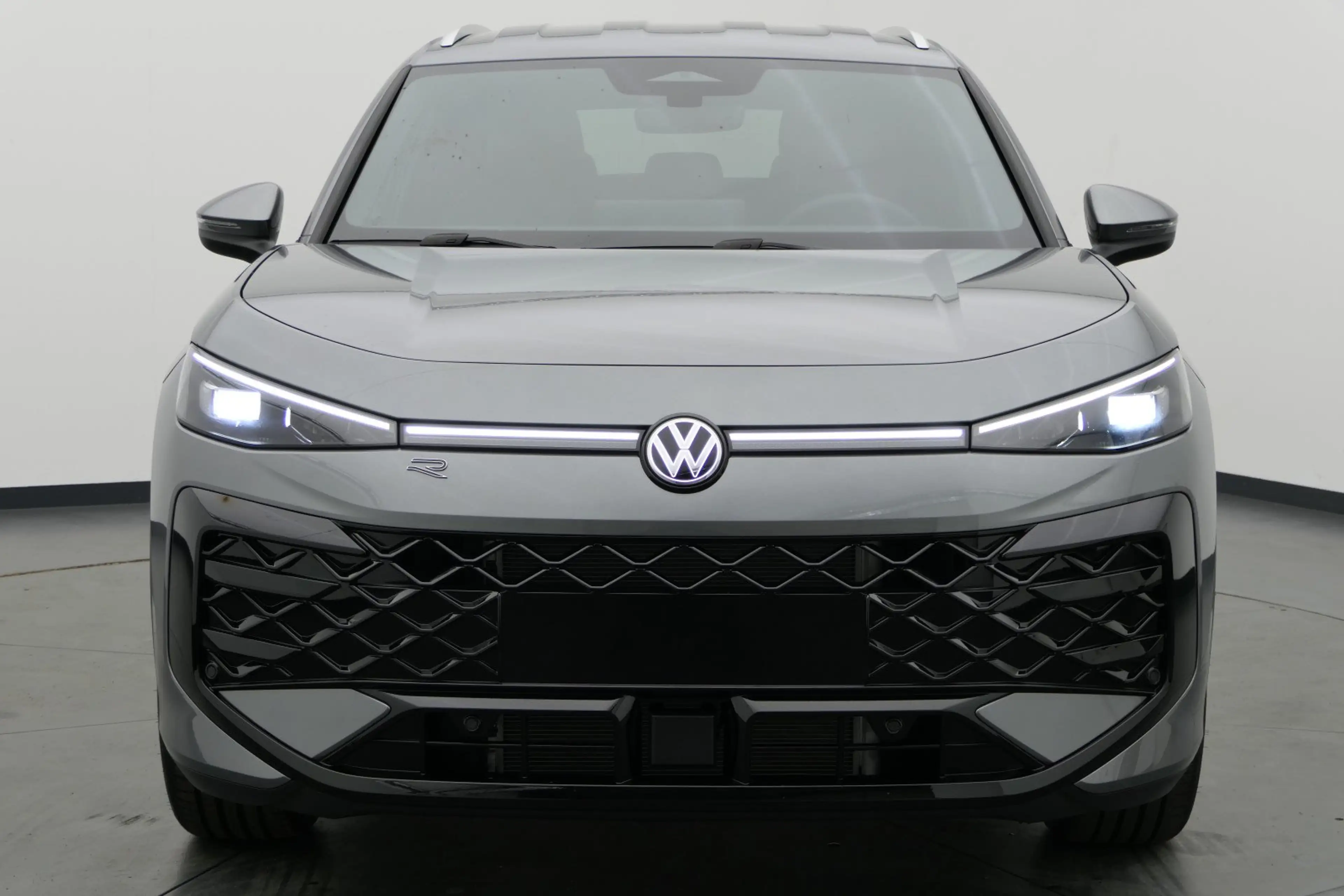 Volkswagen T-Roc T-Roc 1.5 eTSI DSG +R-LINE+AHK+LED-SW+EL.HK+18"+ — photo 4