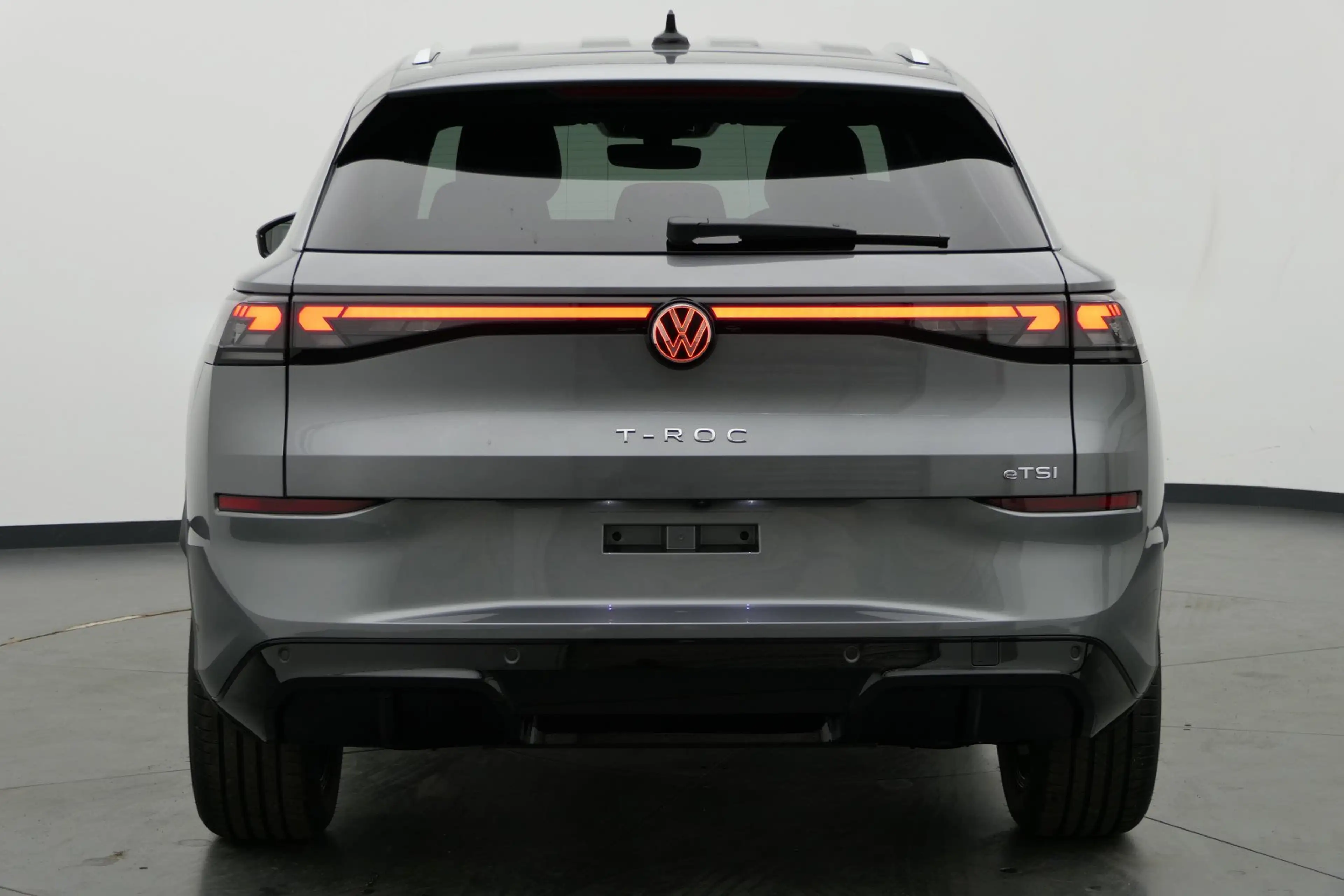 Volkswagen T-Roc T-Roc 1.5 eTSI DSG +R-LINE+AHK+LED-SW+EL.HK+18"+ — photo 11