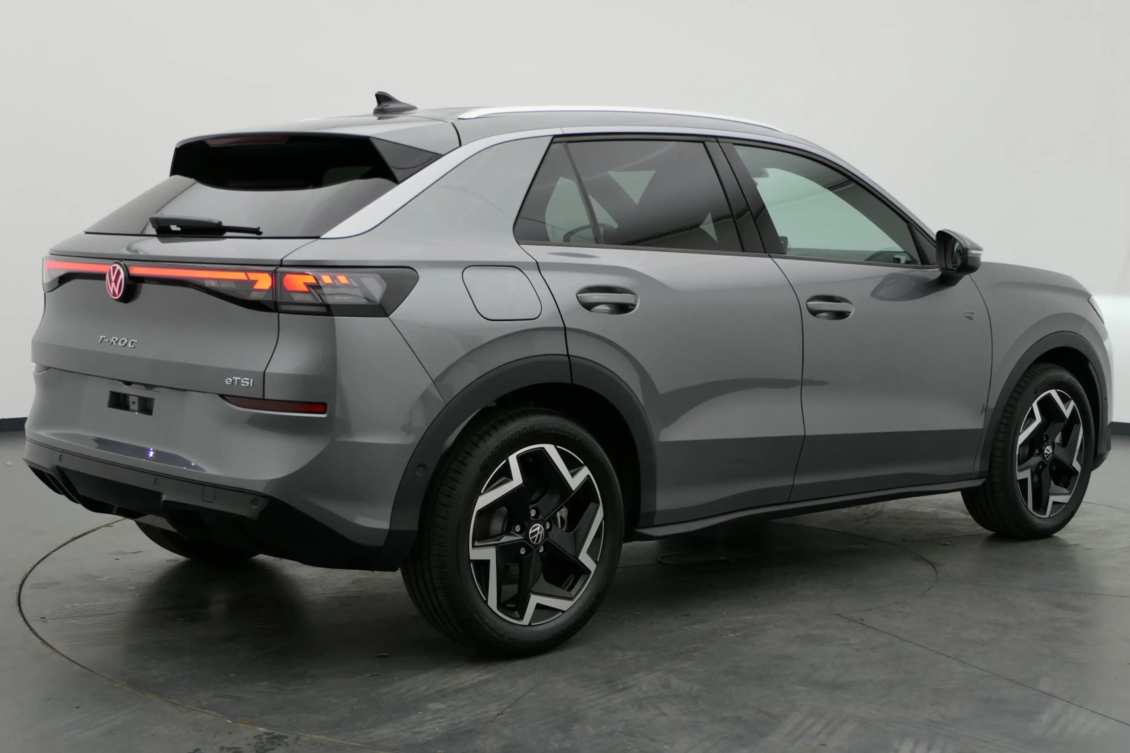 Volkswagen T-Roc T-Roc 1.5 eTSI DSG +R-LINE+AHK+LED-SW+EL.HK+18"+ — photo 13