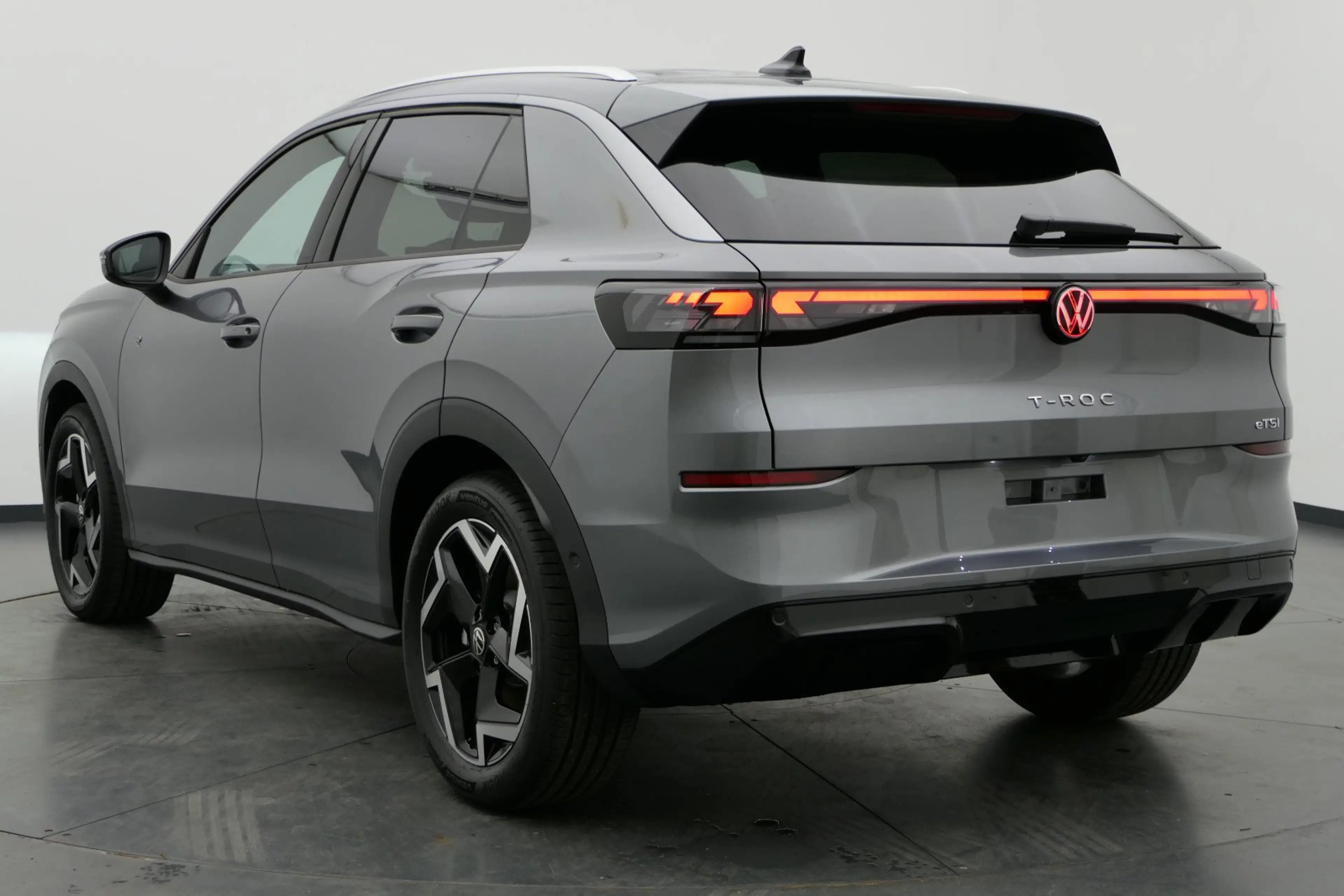 Volkswagen T-Roc T-Roc 1.5 eTSI DSG +R-LINE+AHK+LED-SW+EL.HK+18"+ — photo 9