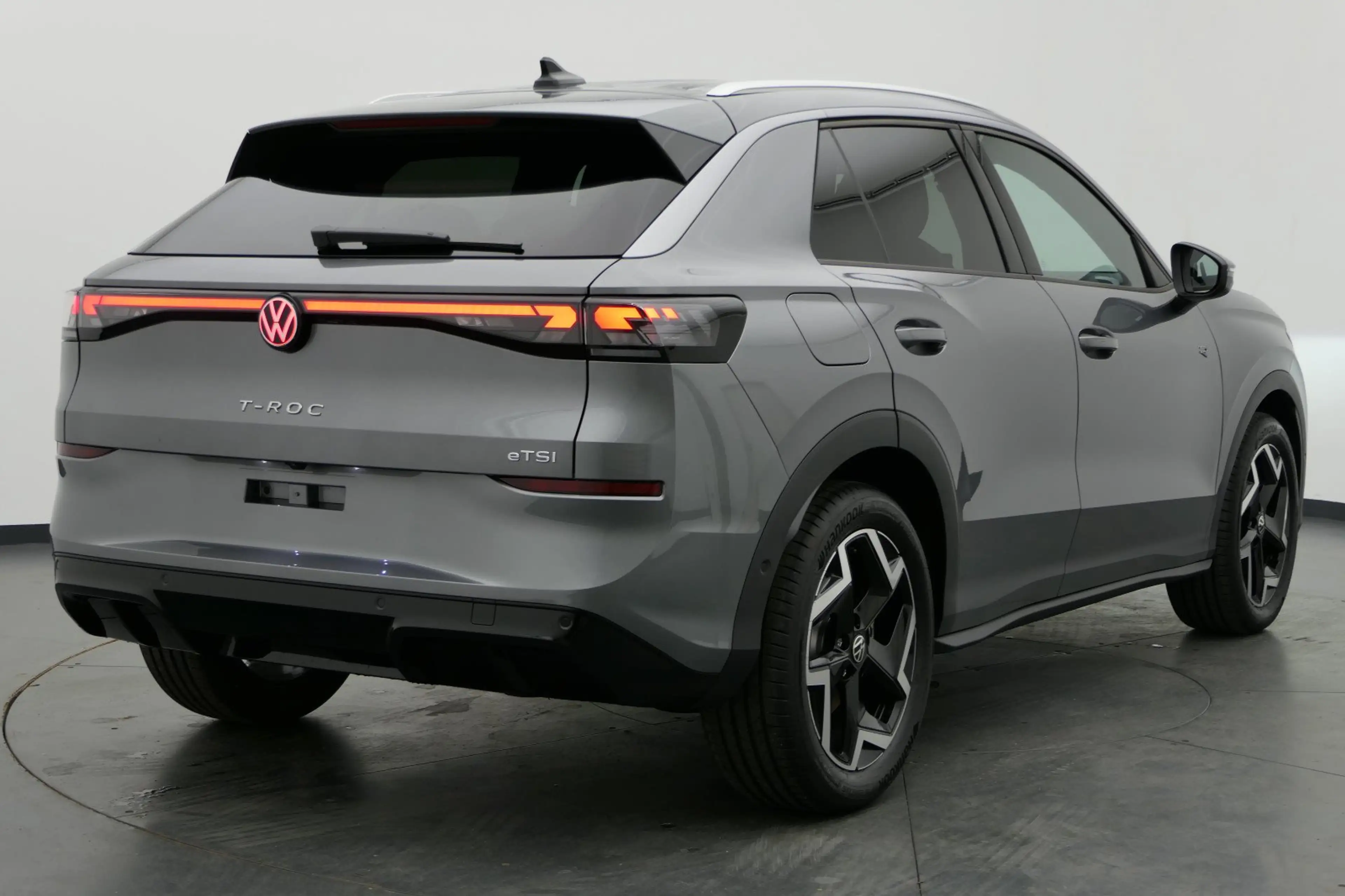 Volkswagen T-Roc T-Roc 1.5 eTSI DSG +R-LINE+AHK+LED-SW+EL.HK+18"+ — photo 12
