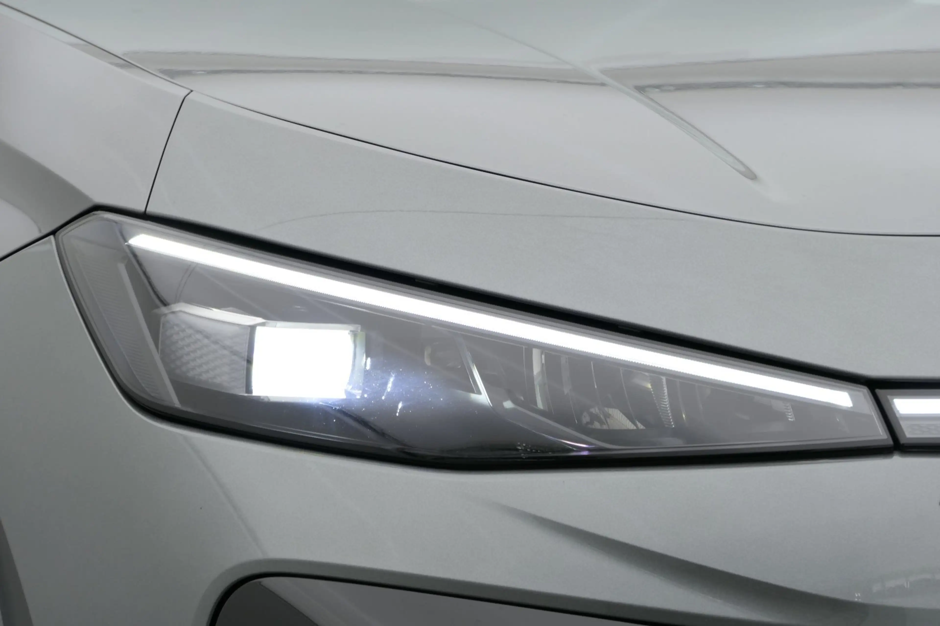 Volkswagen T-Roc T-Roc 1.5 eTSI DSG +R-LINE+AHK+LED-SW+EL.HK+18"+ — photo 15