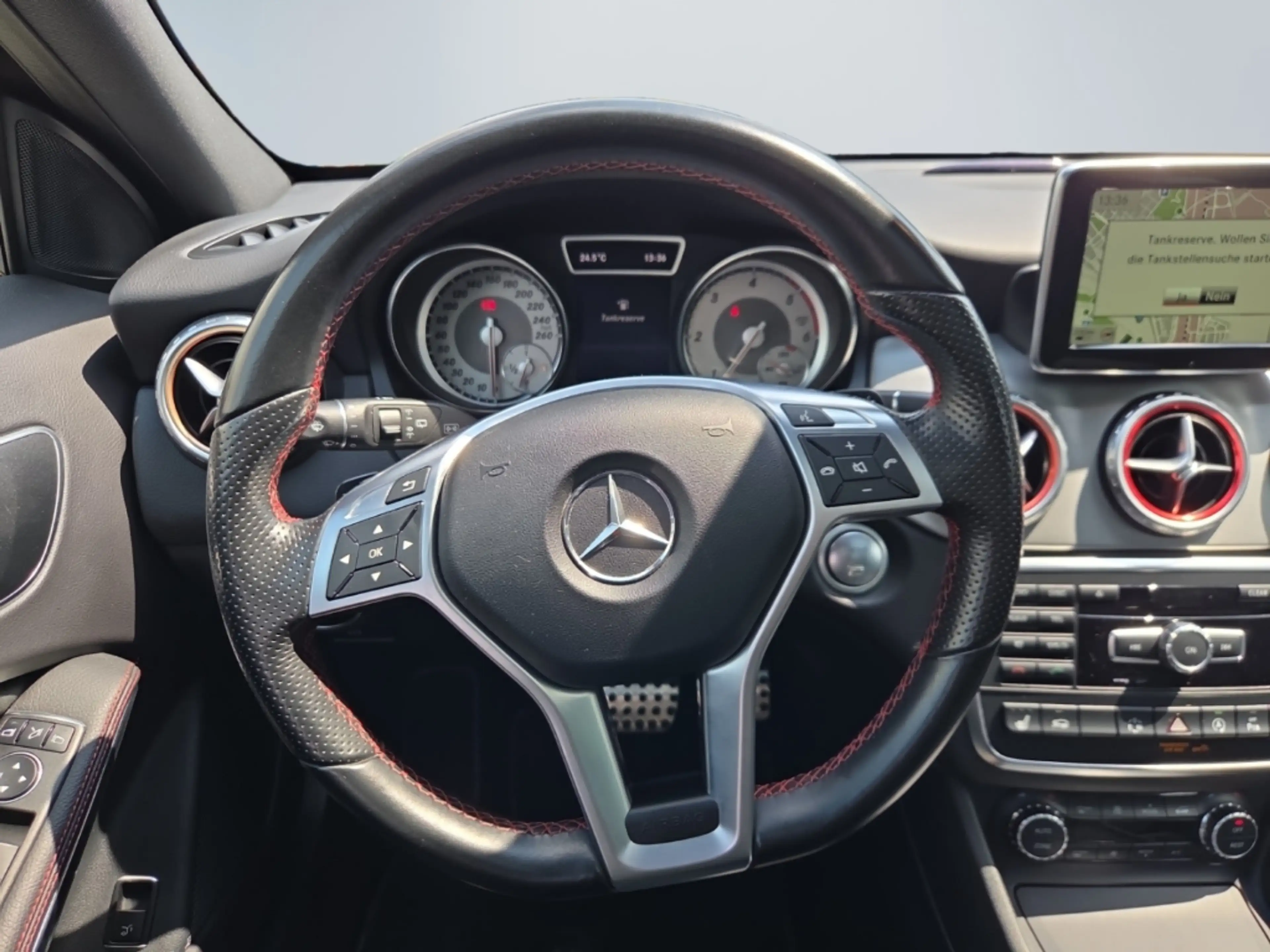 Mercedes-Benz GLA 220 CDI Street Style 220d Sportpaket El. Panodach Navi — photo 12