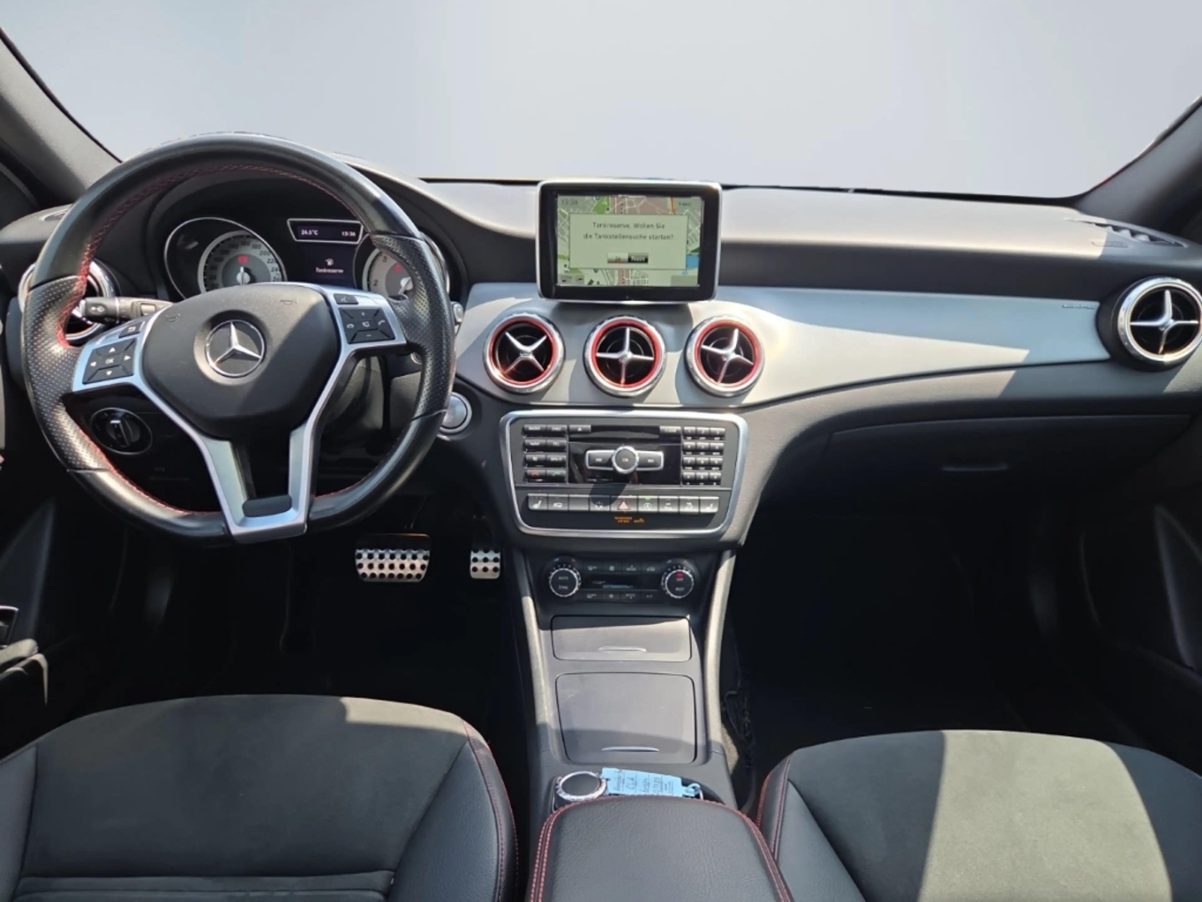 Mercedes-Benz GLA 220 CDI Street Style 220d Sportpaket El. Panodach Navi — photo 10