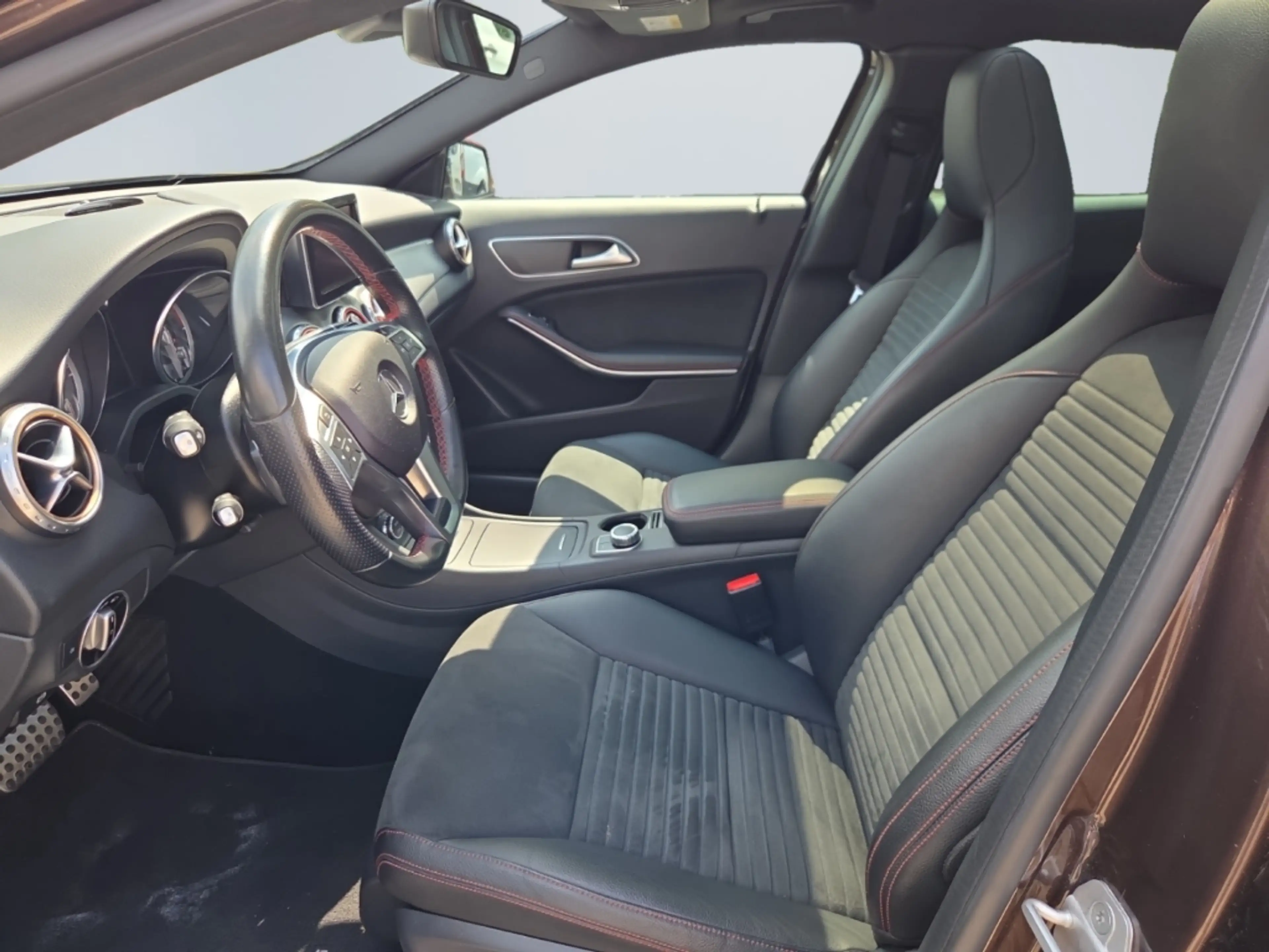 Mercedes-Benz GLA 220 CDI Street Style 220d Sportpaket El. Panodach Navi — photo 9