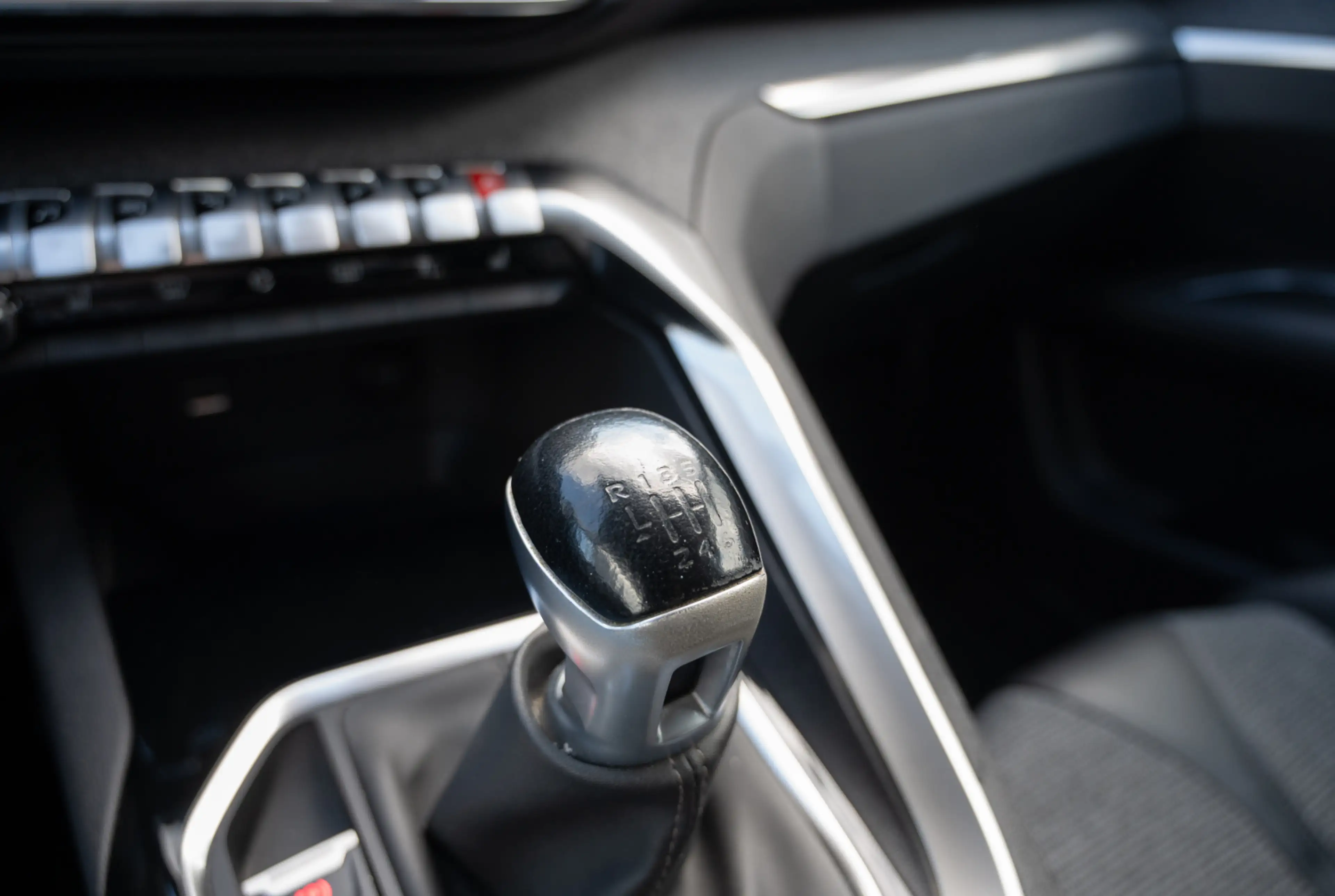 Peugeot 3008 Allure Pack 1.2 PureTech 130 *MIRRORSCREEN*SHZ*DAB* *INVENTUR-SALE* — photo 10