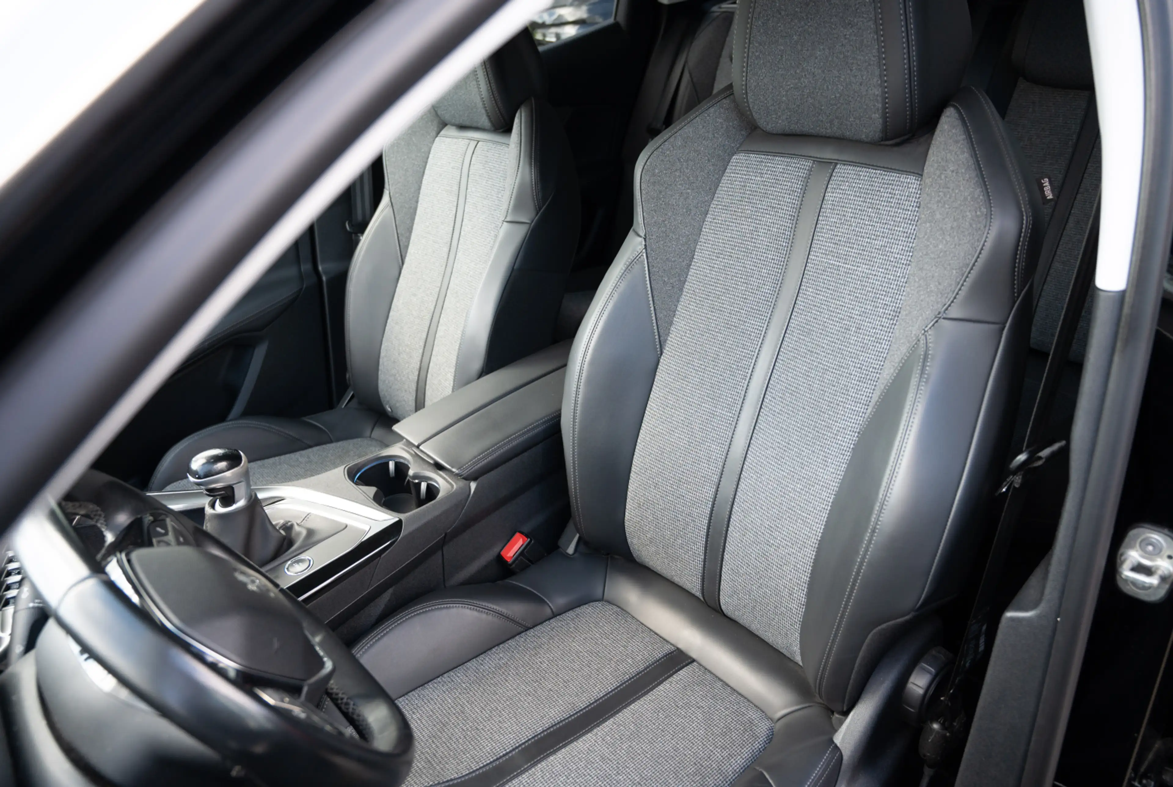 Peugeot 3008 Allure Pack 1.2 PureTech 130 *MIRRORSCREEN*SHZ*DAB* *INVENTUR-SALE* — photo 6