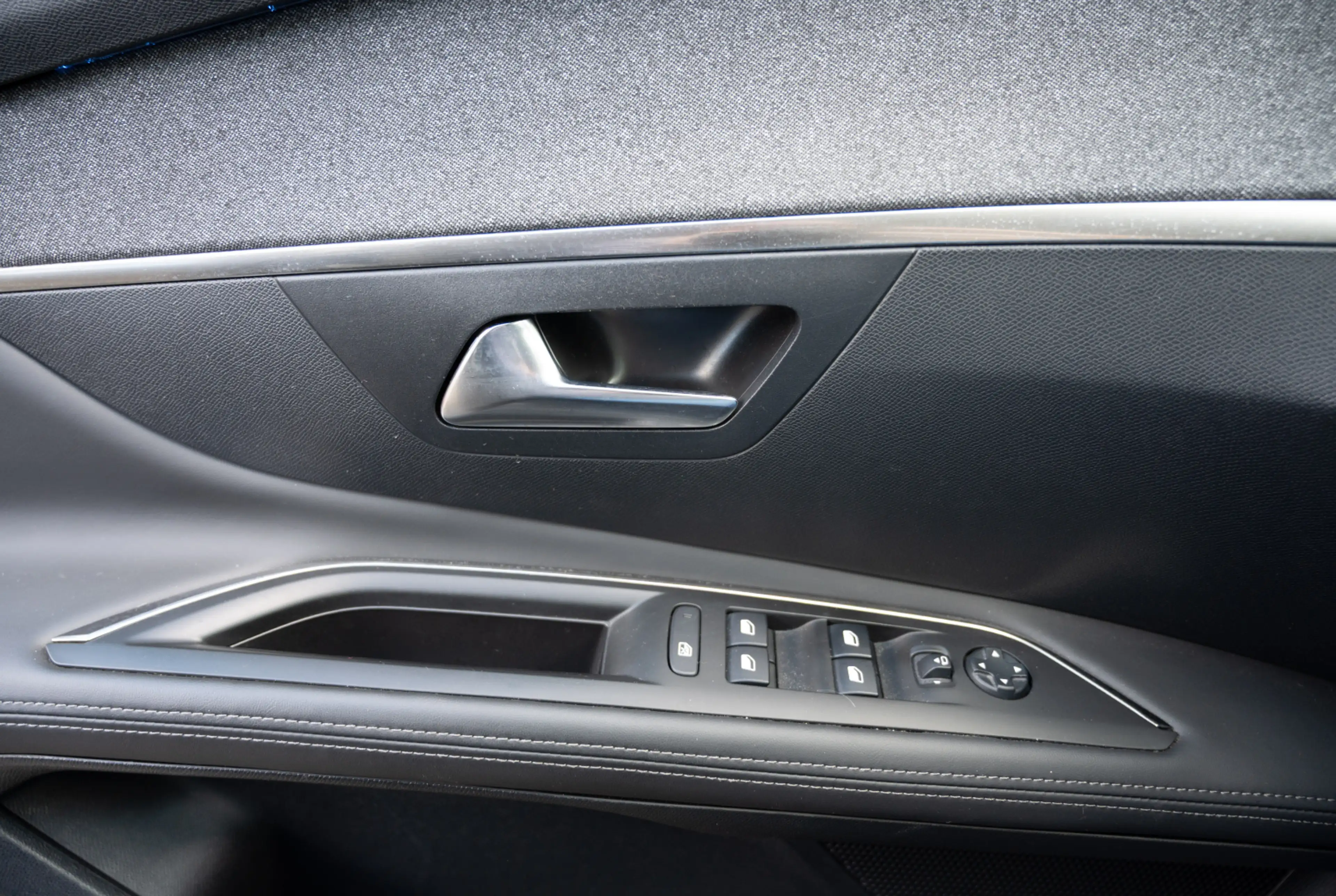 Peugeot 3008 Allure Pack 1.2 PureTech 130 *MIRRORSCREEN*SHZ*DAB* *INVENTUR-SALE* — photo 12