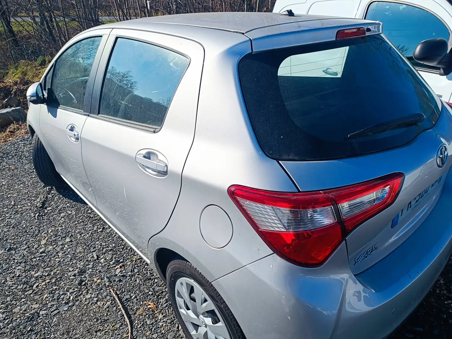 Toyota Yaris 70CH BUSINESS société Gris - 2