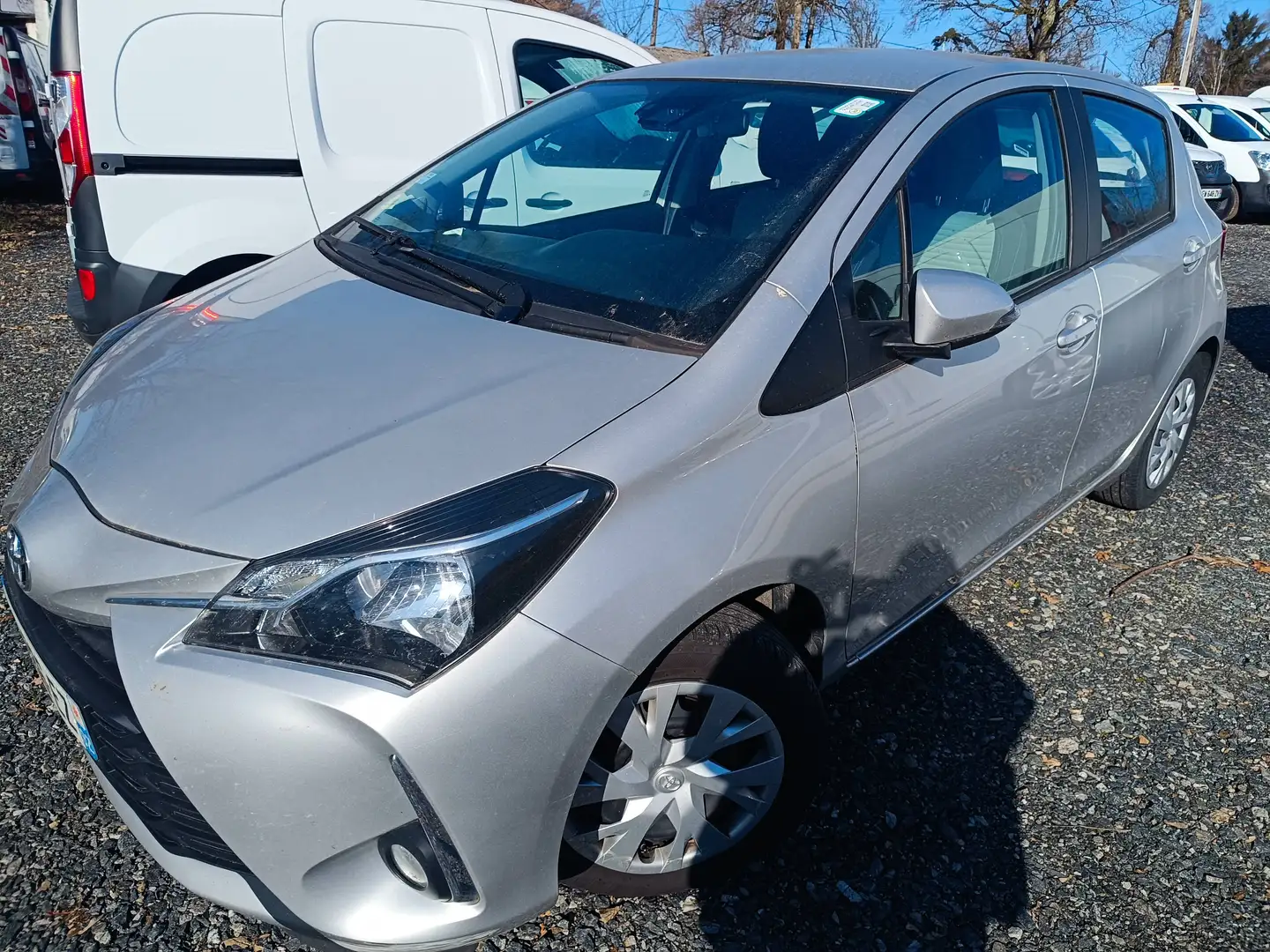 Toyota Yaris 70CH BUSINESS société Gris - 1