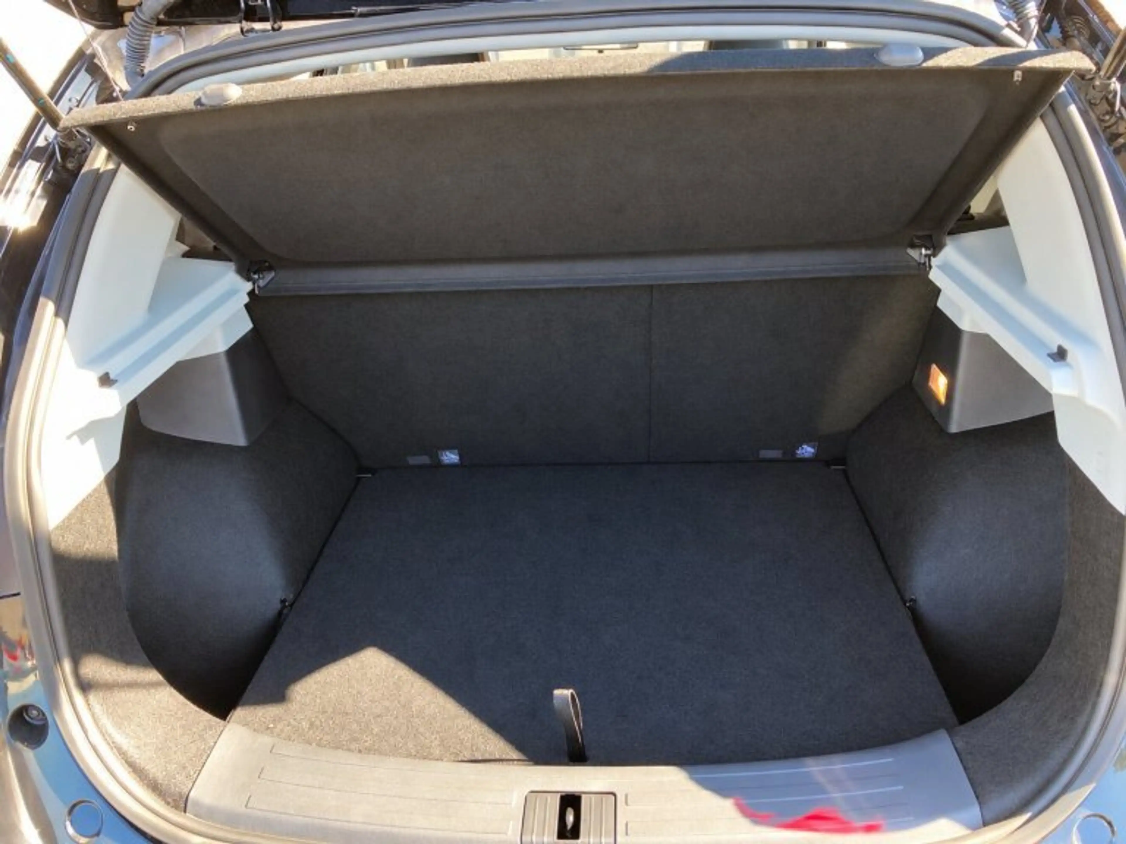 MG ZS 1.5 VTi Luxury — photo 13