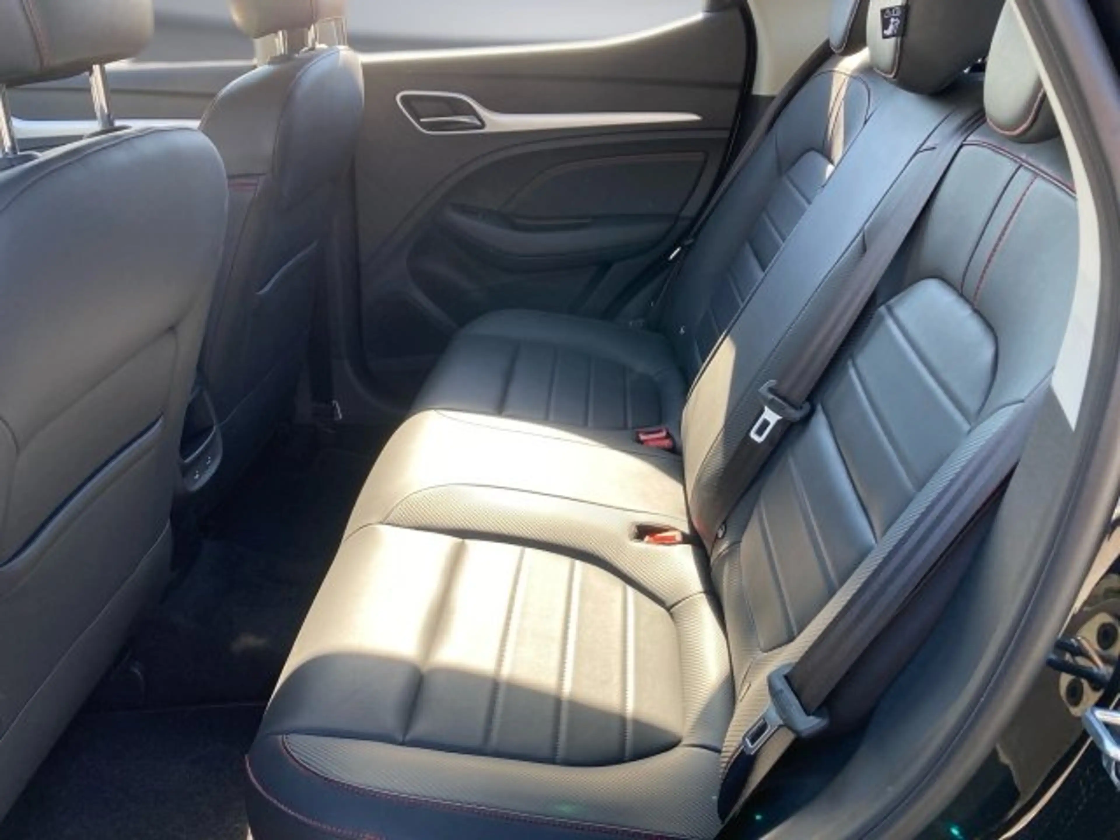 MG ZS 1.5 VTi Luxury — photo 12