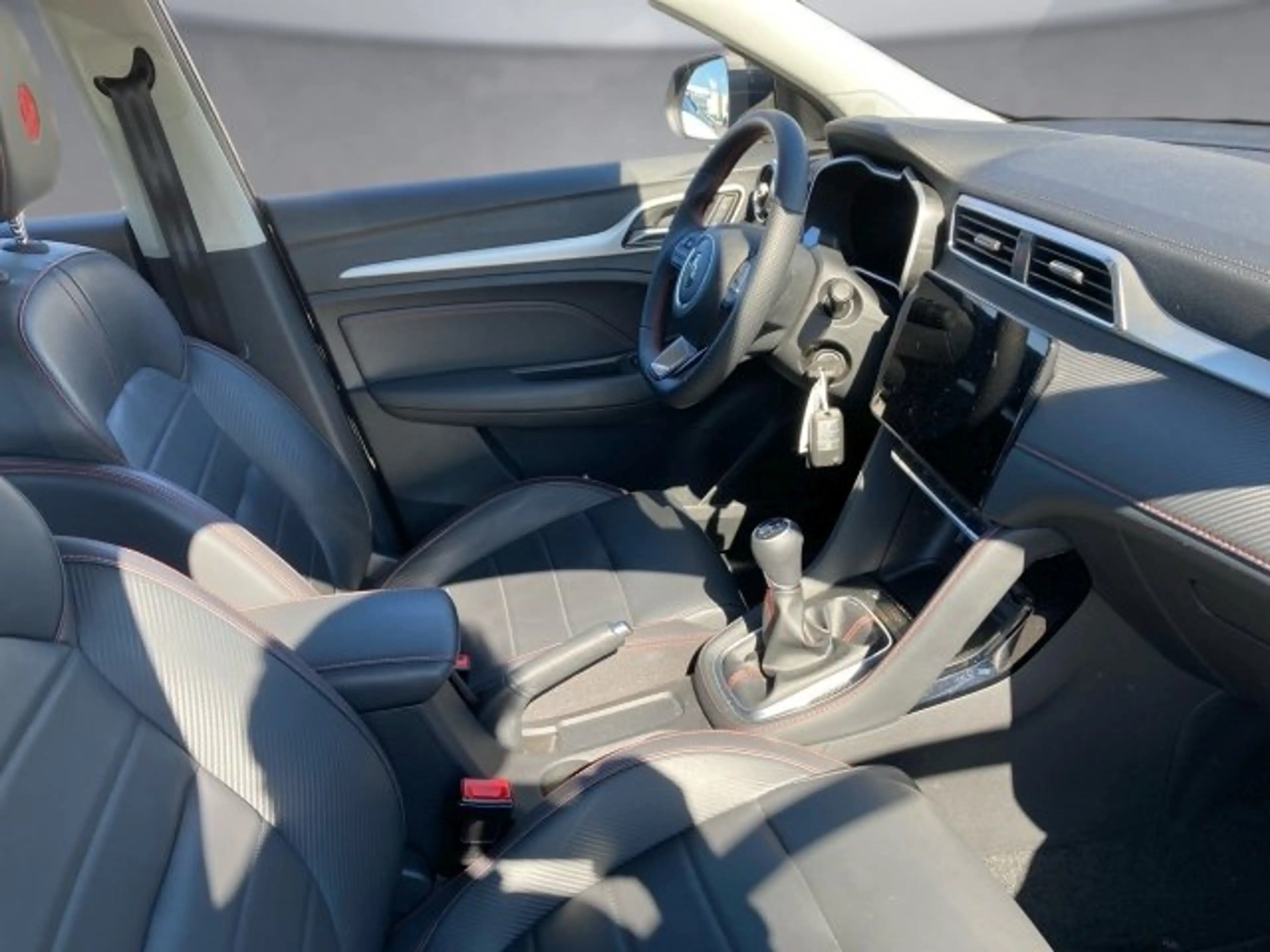MG ZS 1.5 VTi Luxury — photo 11