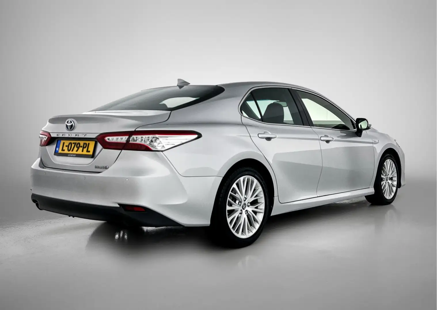 Toyota Camry 2.5 Hybrid Premium leseman Grijs - 2
