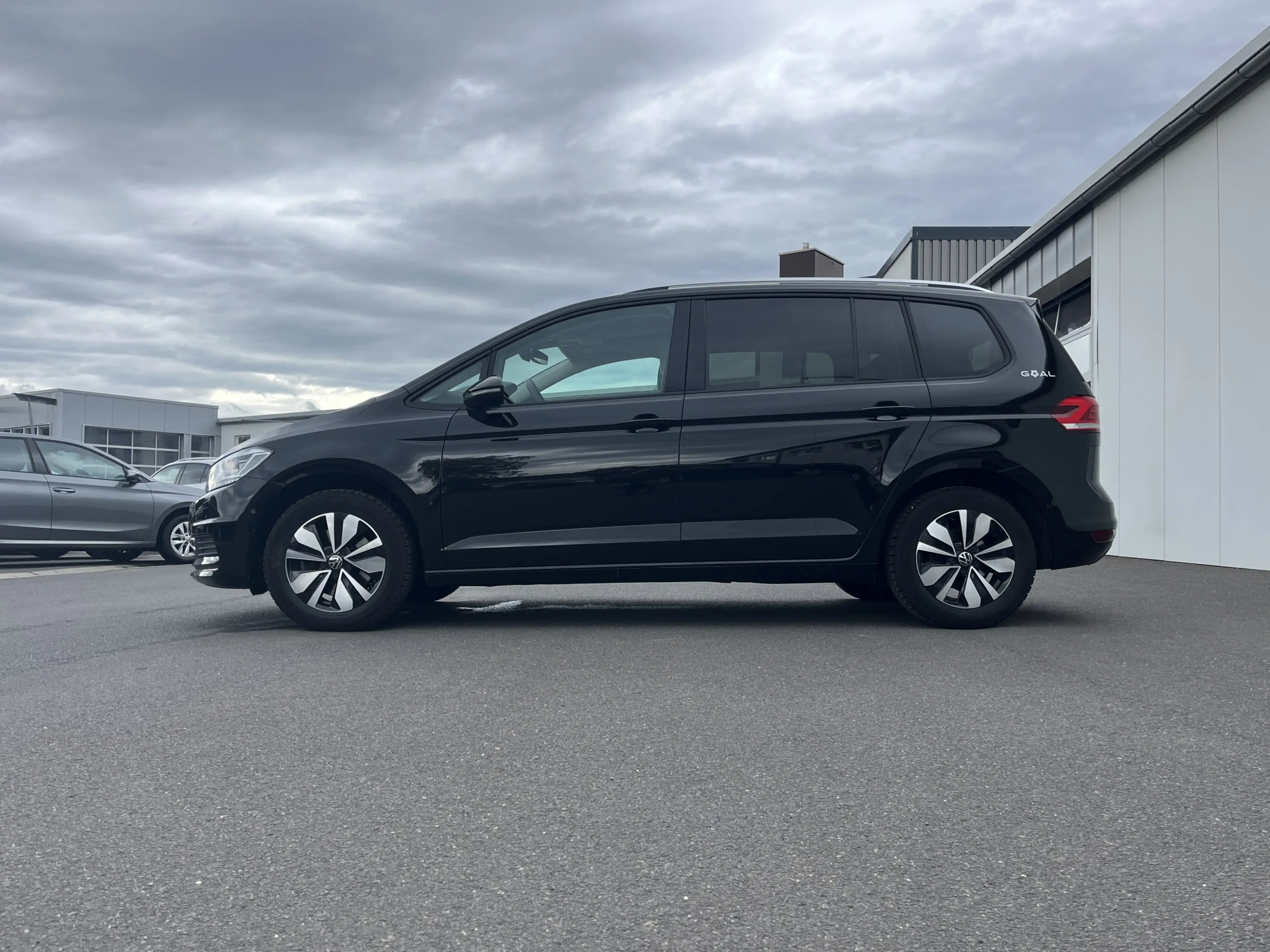 Volkswagen Touran 1.5 TSI DSG GOAL 194€ m.20% Anz. 7-Sitze AHK Nav — photo 2