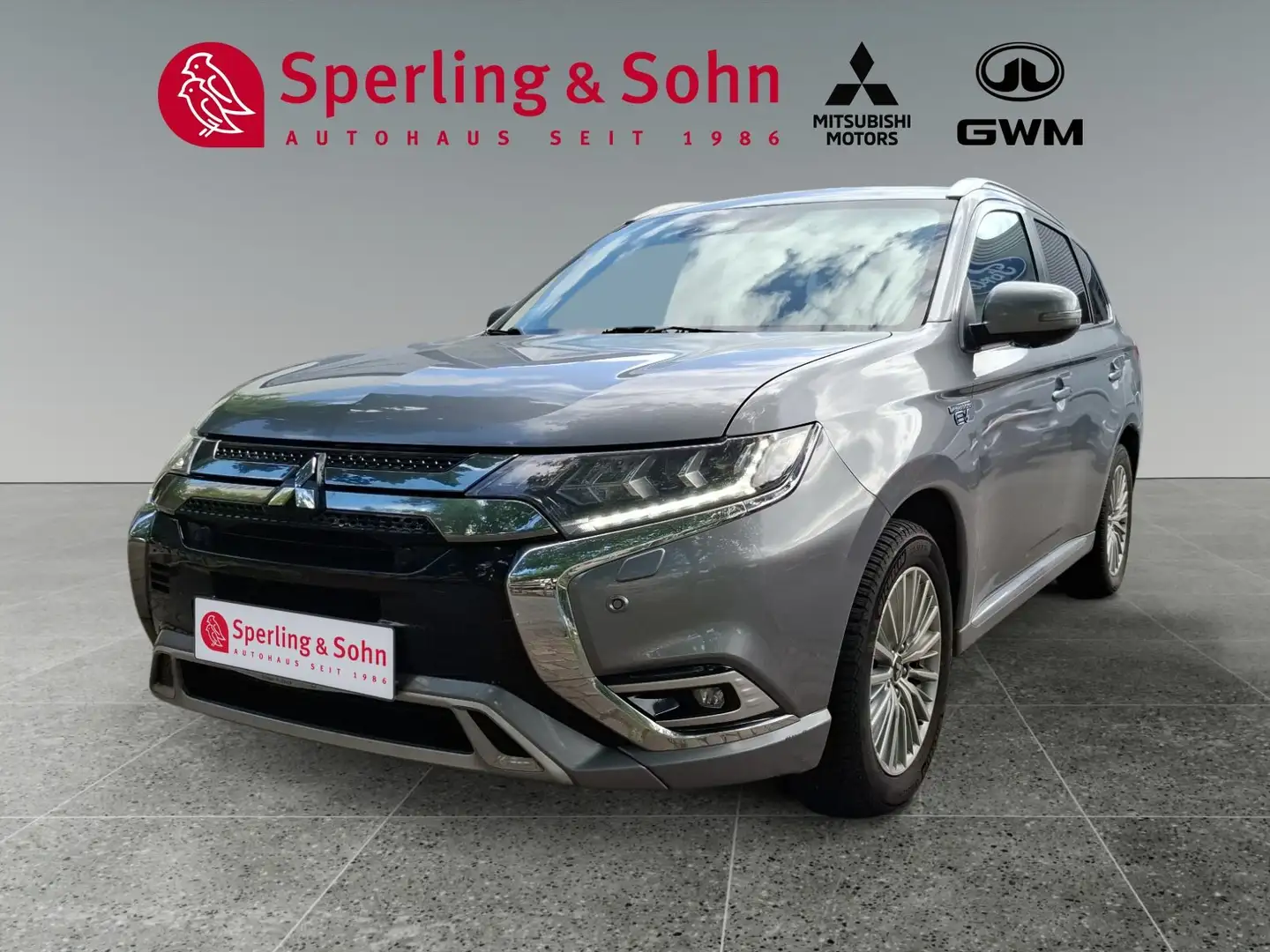 Mitsubishi Outlander 2.4 4WD Plug-In Hybrid Top Grau - 1