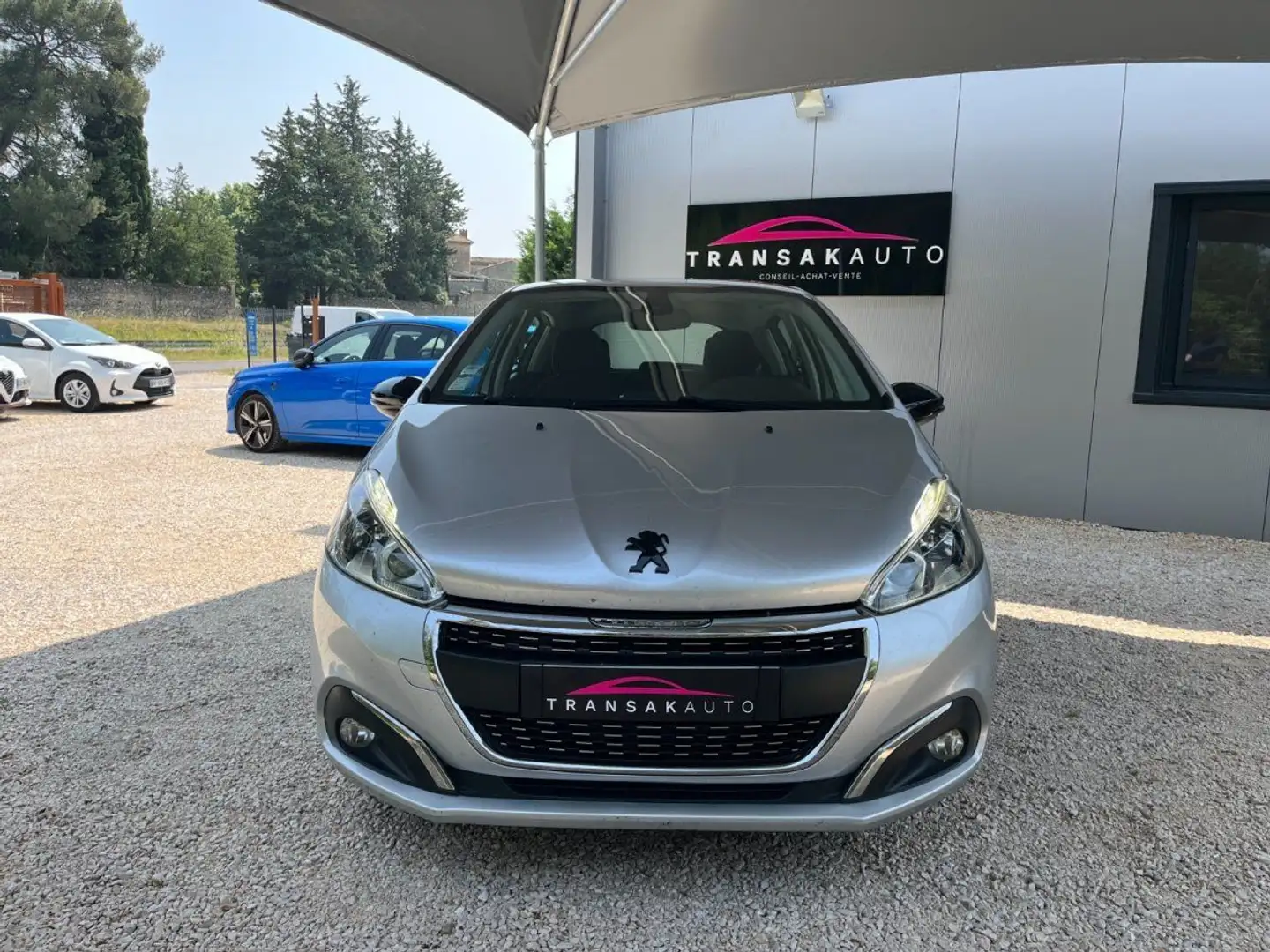 Peugeot 208 82ch BVM5 Allure / Distribution Faite Gris - 2