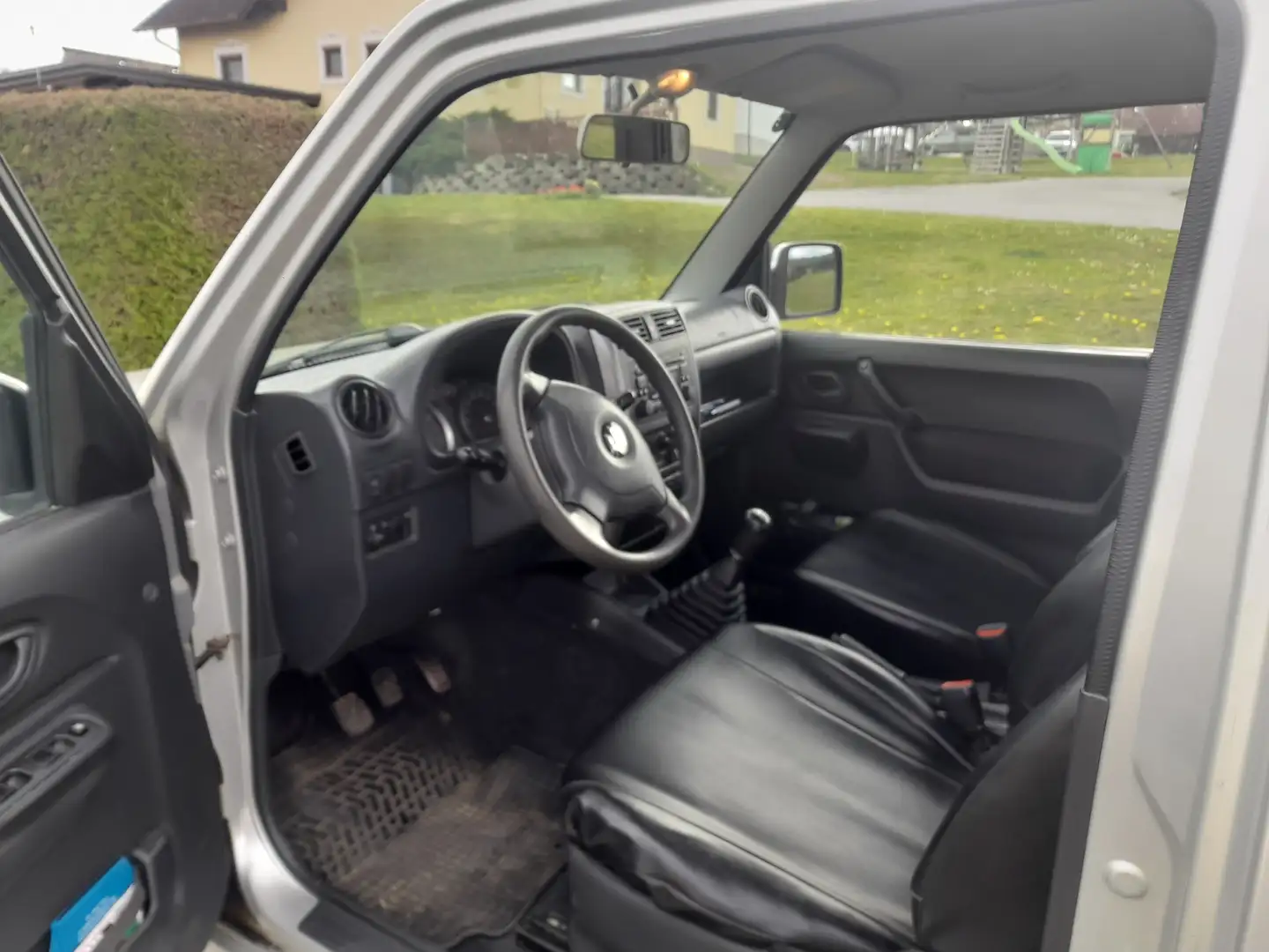 Suzuki Jimny Jimny 1,3 VX VX Srebrny - 2