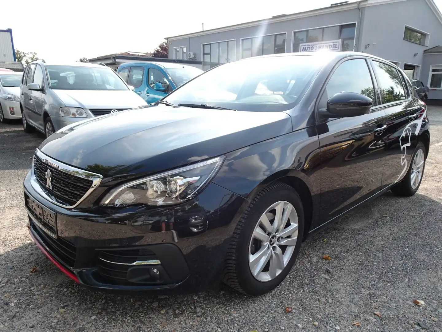 Peugeot 308 Active 1.2 96kW, KLIMATR-NAV-PDC-SHZ-ALU Schwarz - 1