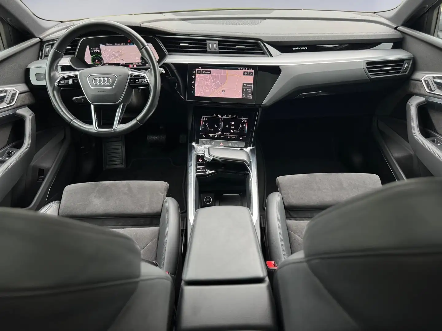 Audi e-tron E-tron 55 quattro advanced 95 kWh S-line, panorama Grijs - 2