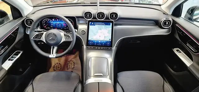 Mercedes-Benz GLC view 12